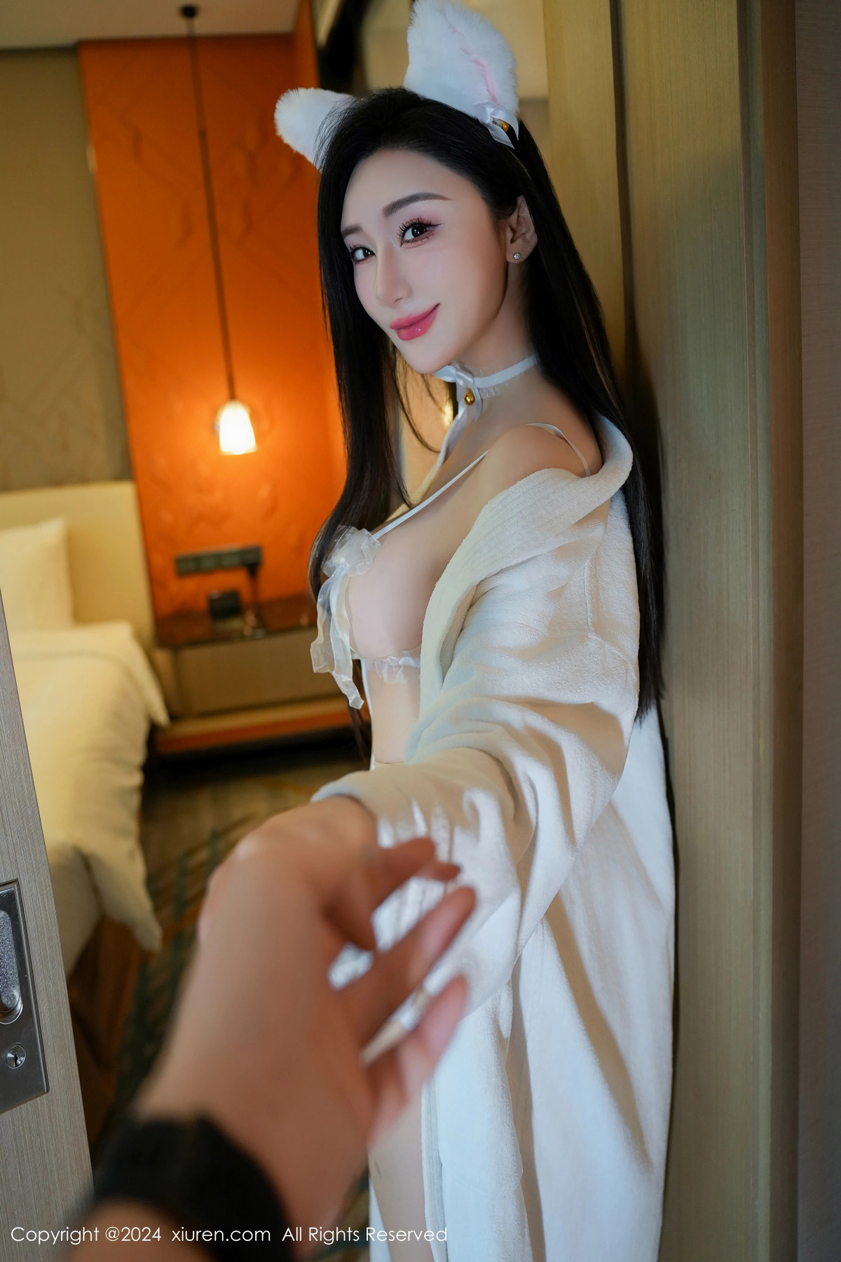 [XiuRen]高清写真图 2024.06.11 No.8679 田兮白 丝袜美腿