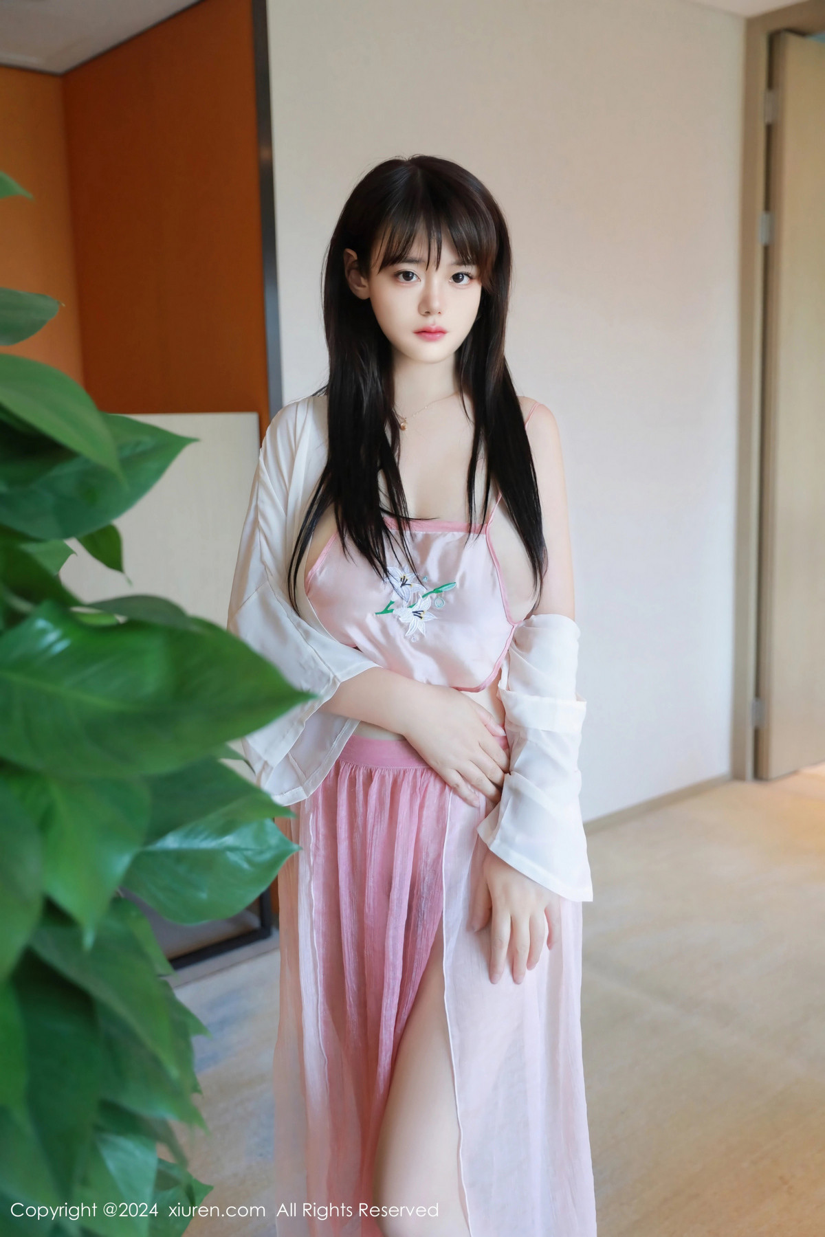 [XiuRen]高清写真图 2024.06.19 No.8724 陈柒柒 美腿性感