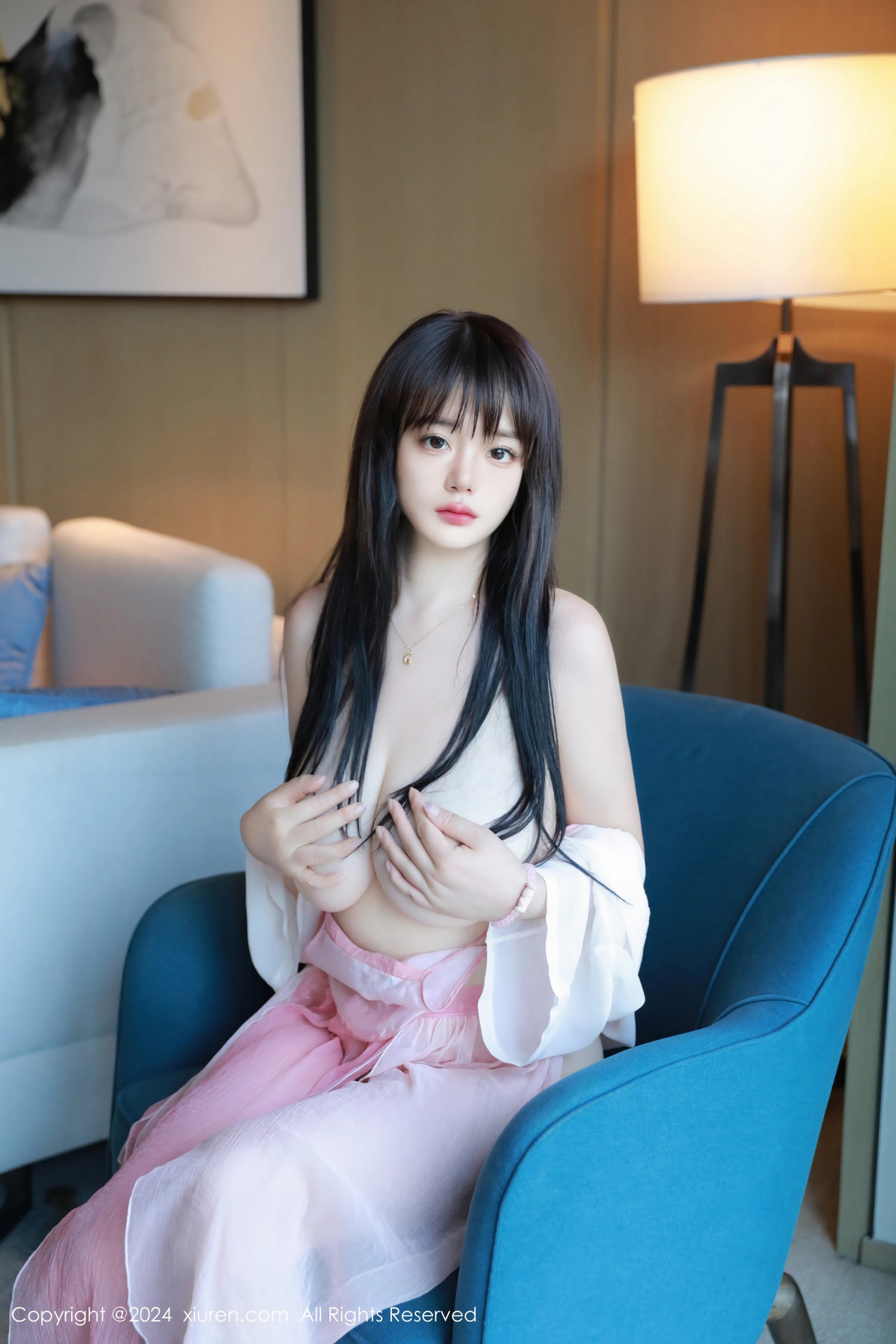 [XiuRen]高清写真图 2024.06.19 No.8724 陈柒柒 美腿性感