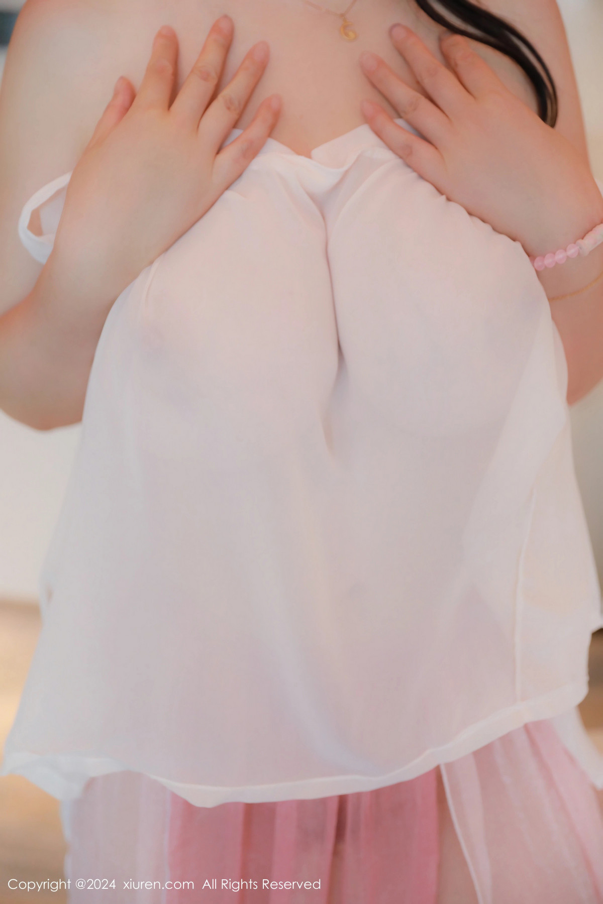 [XiuRen]高清写真图 2024.06.19 No.8724 陈柒柒 美腿性感