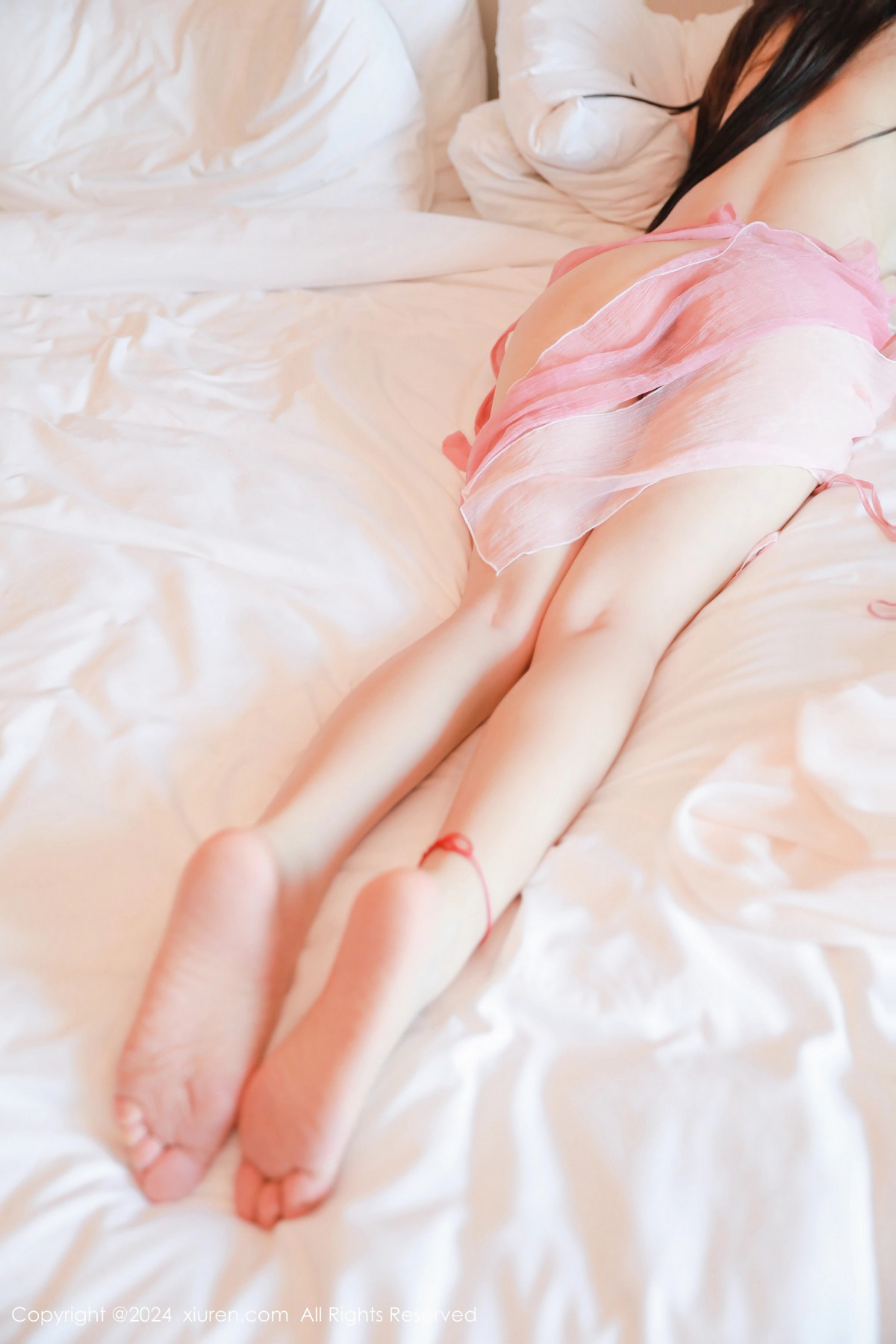 [XiuRen]高清写真图 2024.06.19 No.8724 陈柒柒 美腿性感