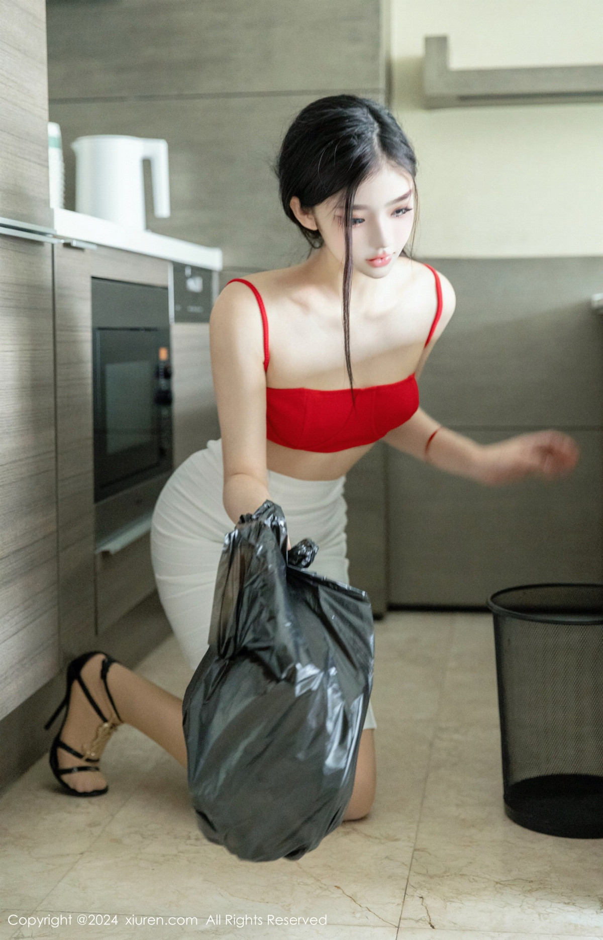 [XiuRen]高清写真图 2024.07.03 No.8794 龙雪儿 丝袜美腿
