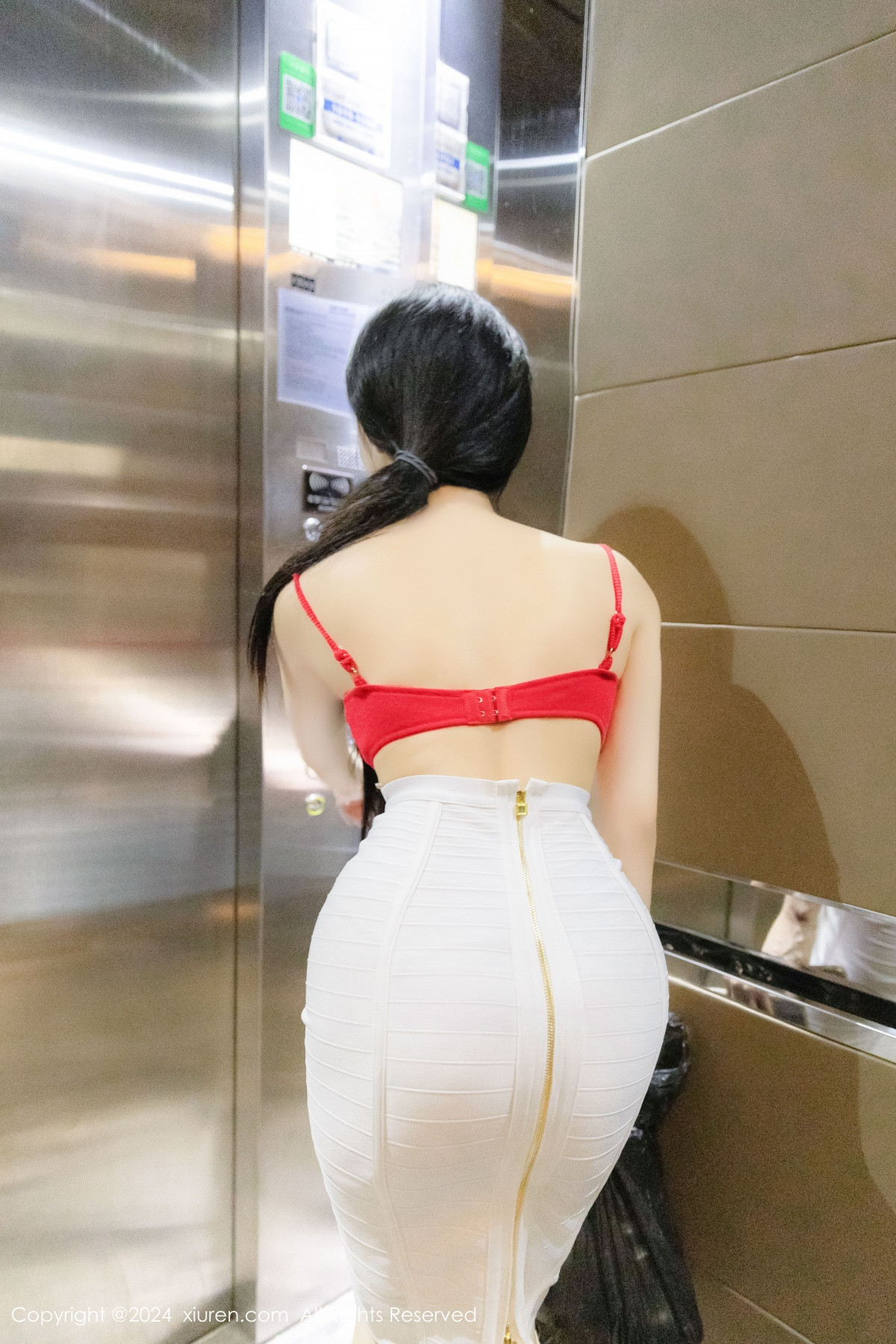 [XiuRen]高清写真图 2024.07.03 No.8794 龙雪儿 丝袜美腿