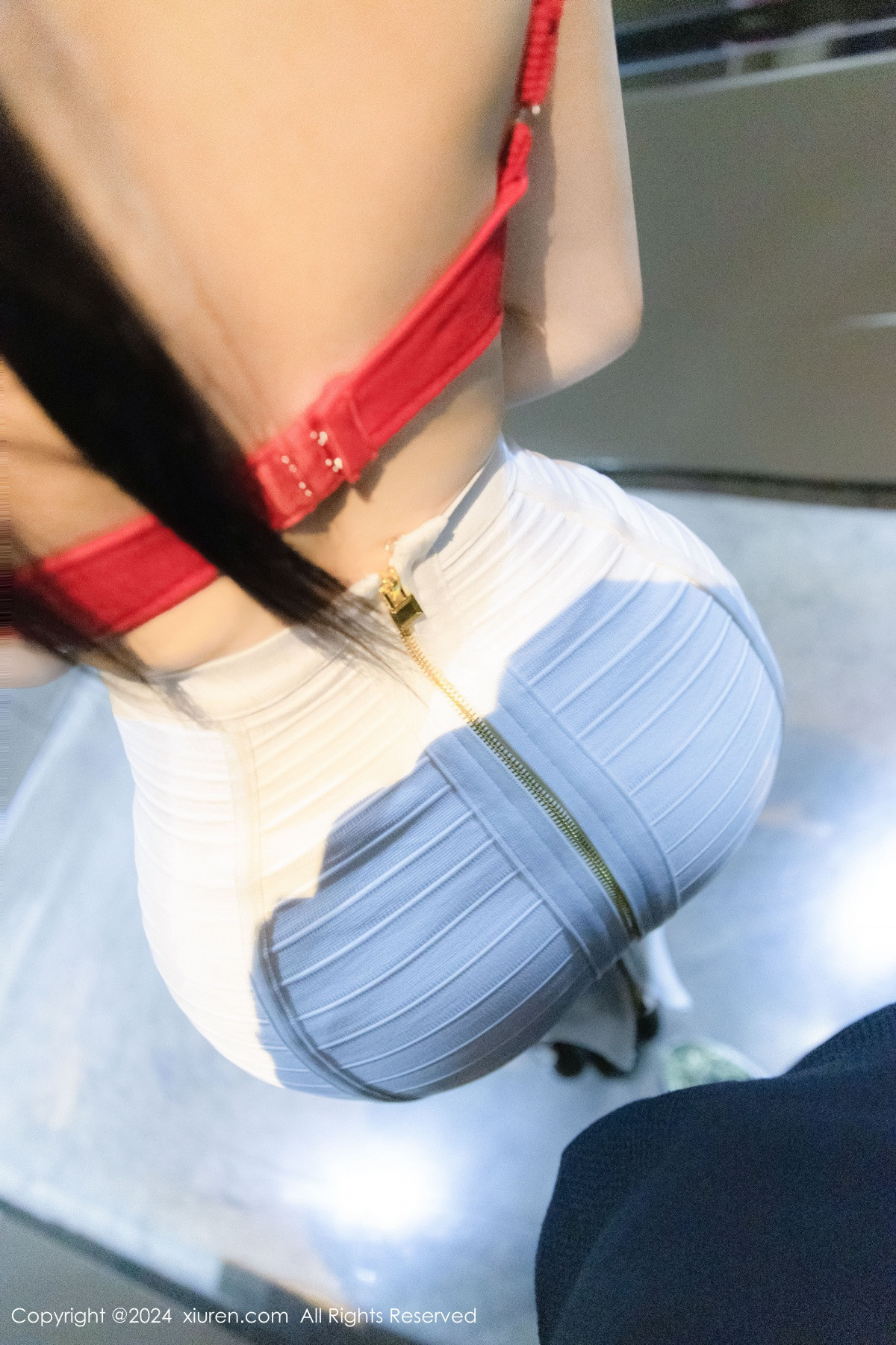 [XiuRen]高清写真图 2024.07.03 No.8794 龙雪儿 丝袜美腿