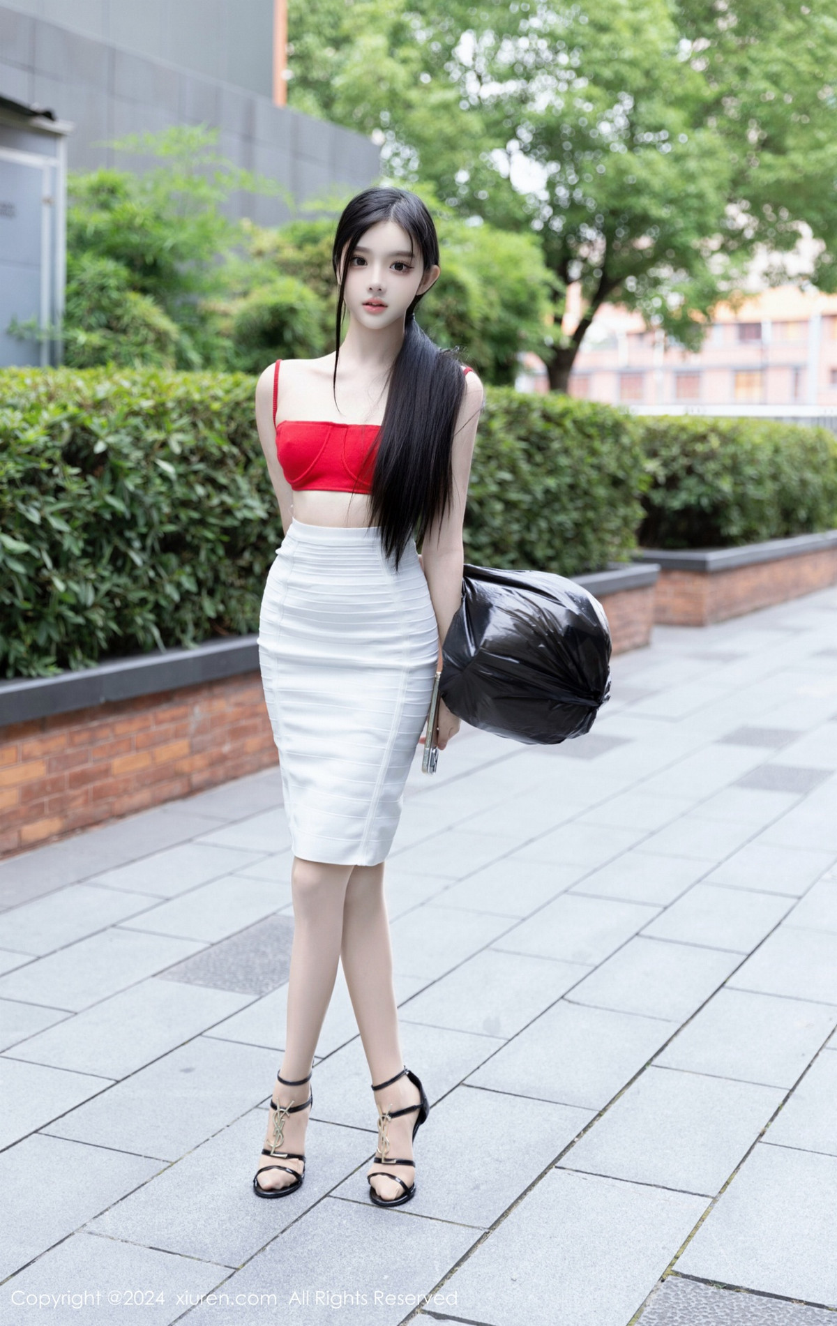 [XiuRen]高清写真图 2024.07.03 No.8794 龙雪儿 丝袜美腿