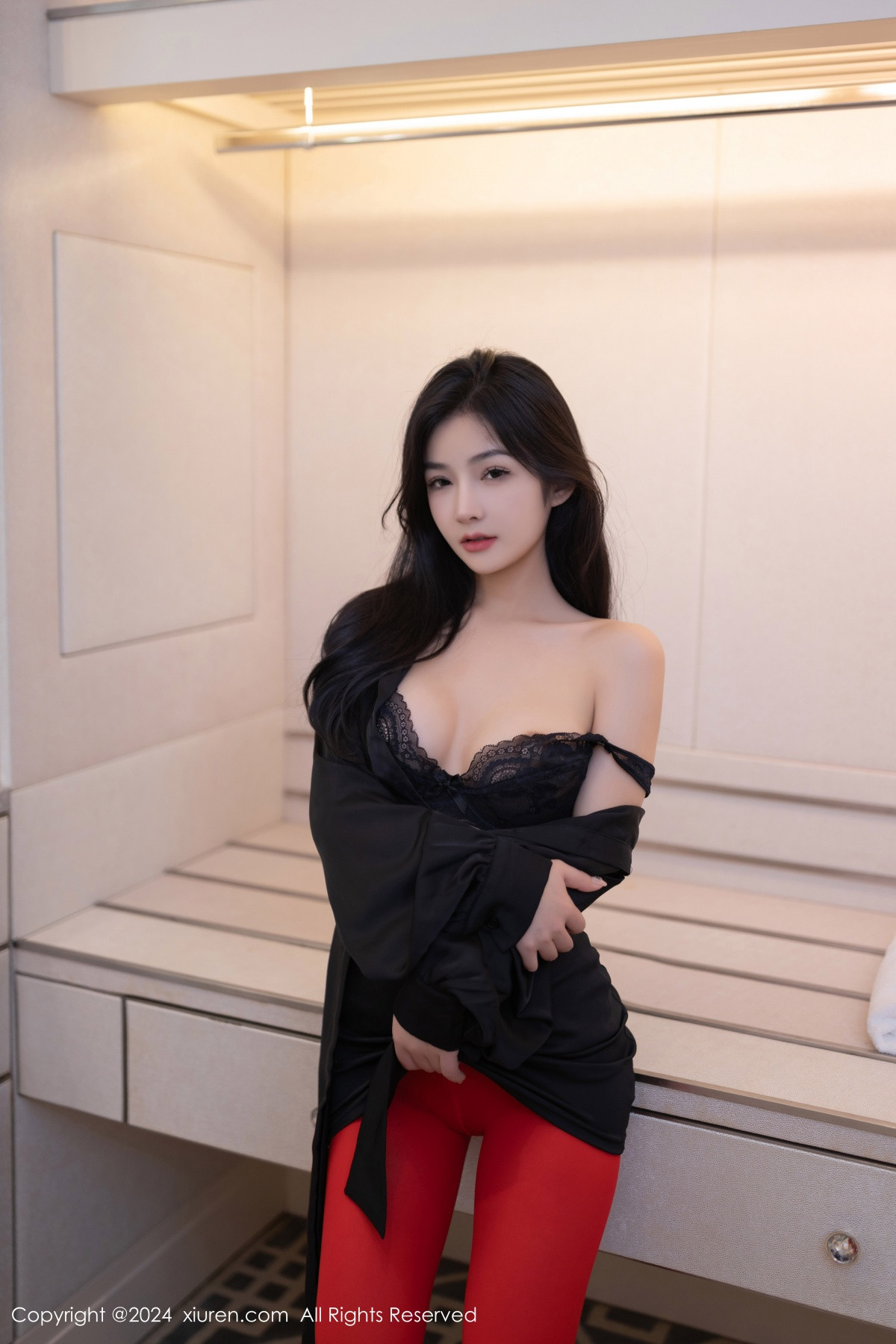 [XiuRen]高清写真图 2024.07.03 No.8801 谭小灵 丝袜美腿