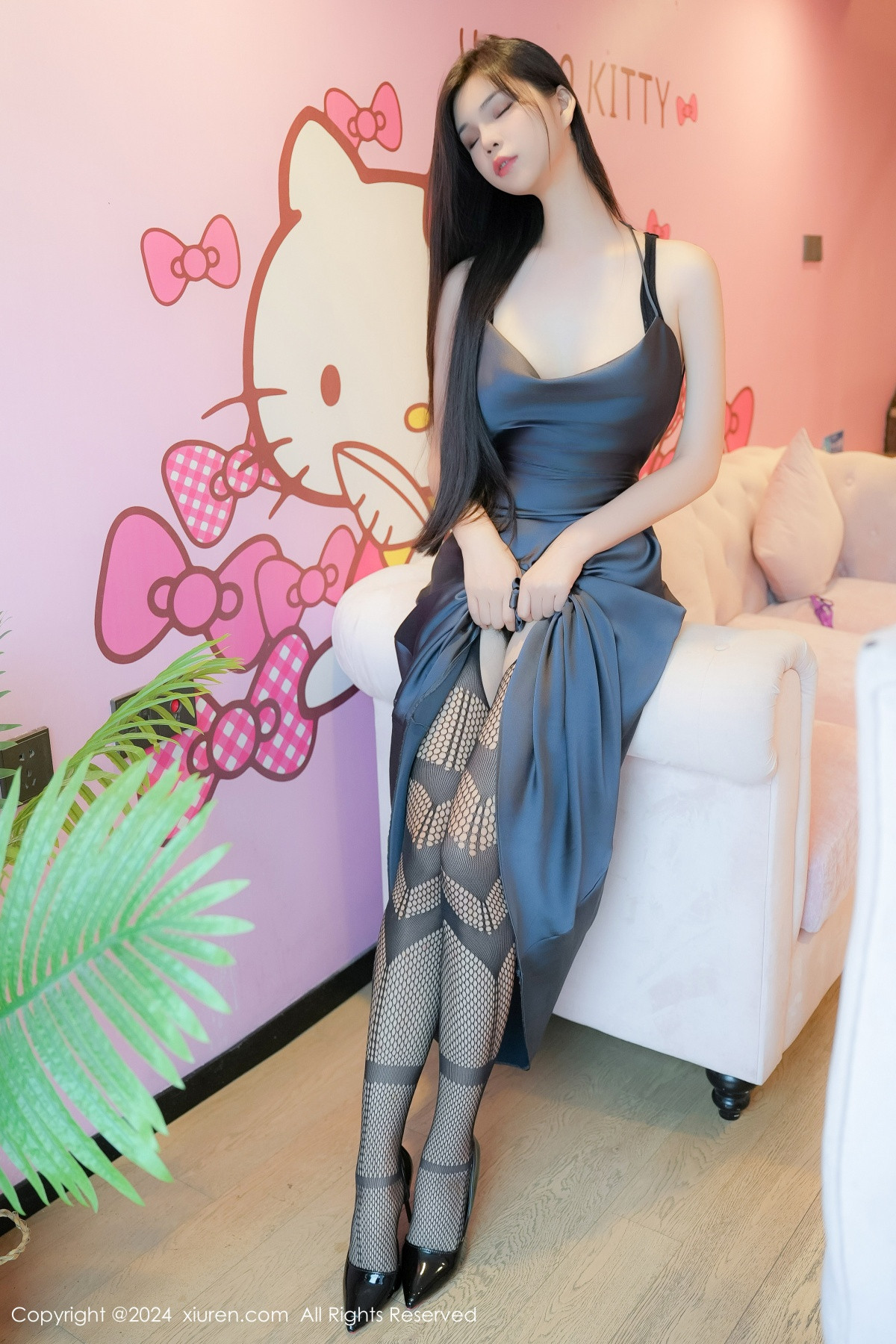 [XiuRen]高清写真图 2024.07.03 No.8795 雪糕CiCi 黑丝美腿