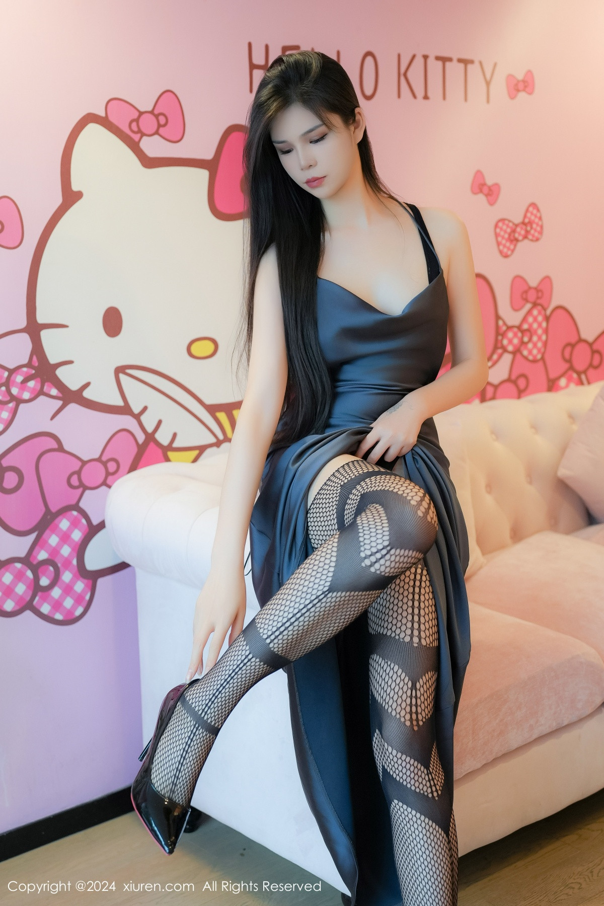 [XiuRen]高清写真图 2024.07.03 No.8795 雪糕CiCi 黑丝美腿