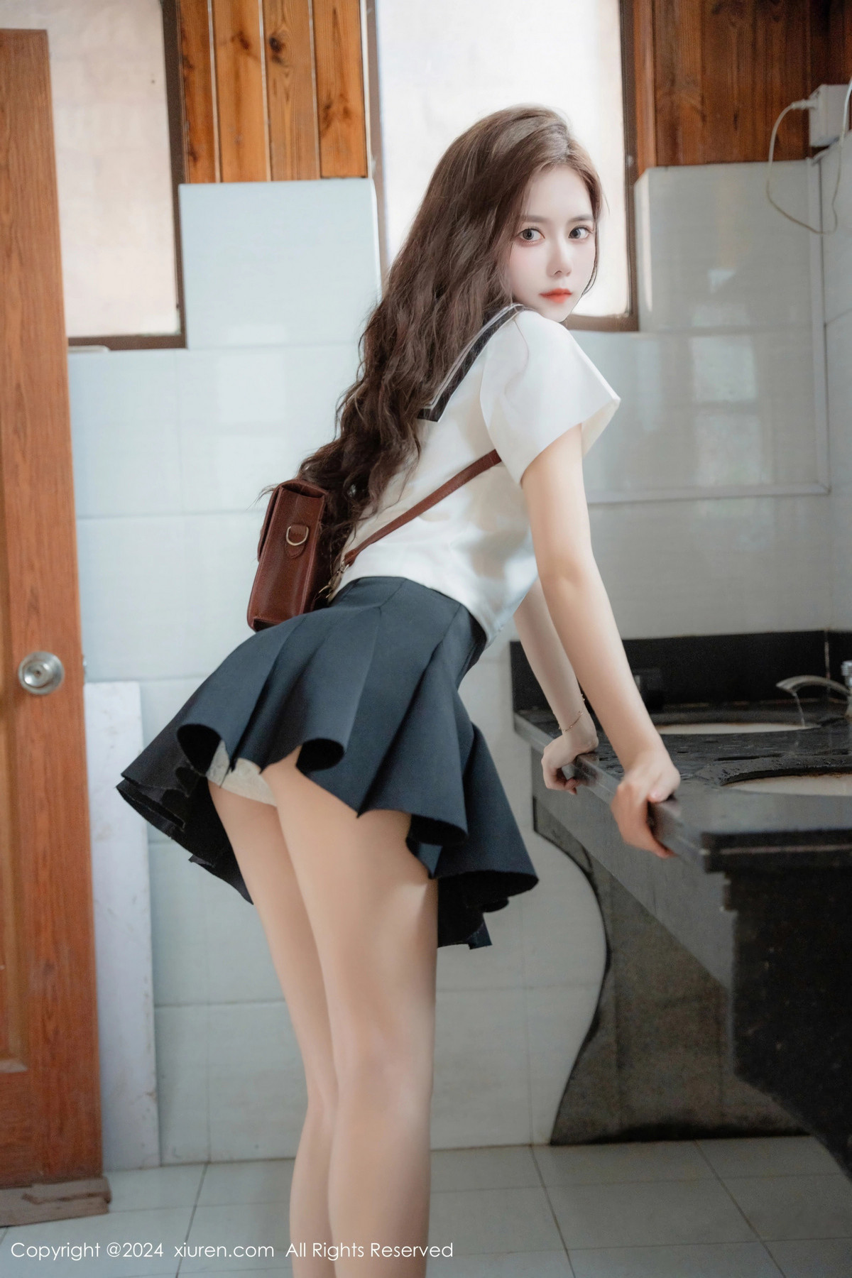[XiuRen]高清写真图 2024.08.01 No.8948 拍黄瓜girl 制服美腿