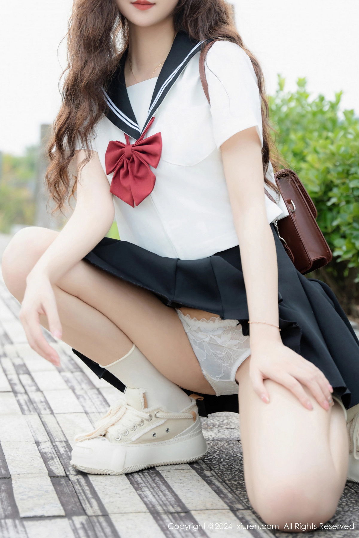 [XiuRen]高清写真图 2024.08.01 No.8948 拍黄瓜girl 制服美腿