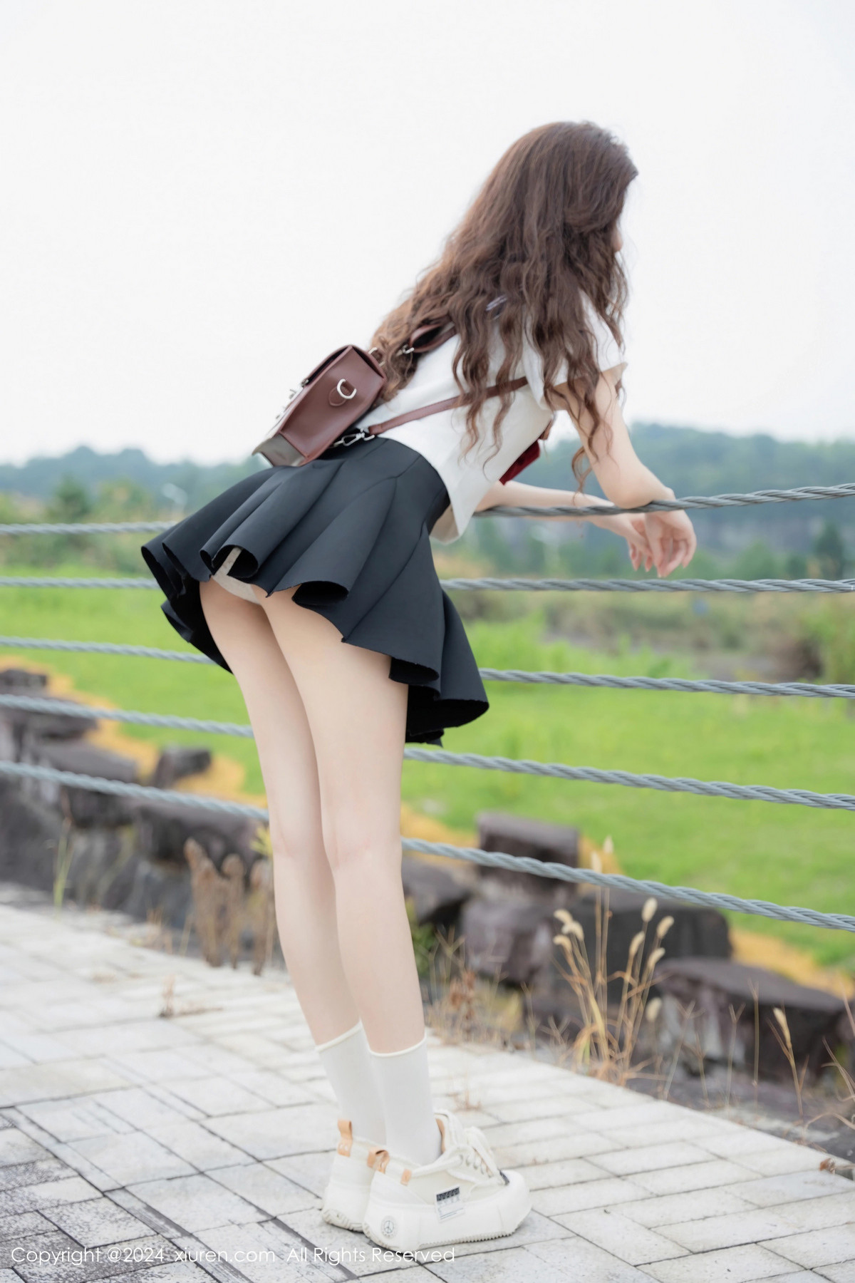 [XiuRen]高清写真图 2024.08.01 No.8948 拍黄瓜girl 制服美腿