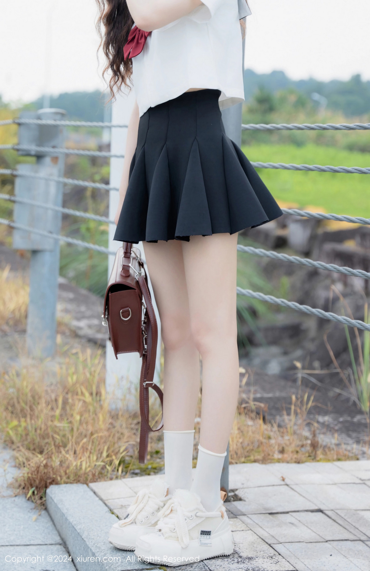 [XiuRen]高清写真图 2024.08.01 No.8948 拍黄瓜girl 制服美腿