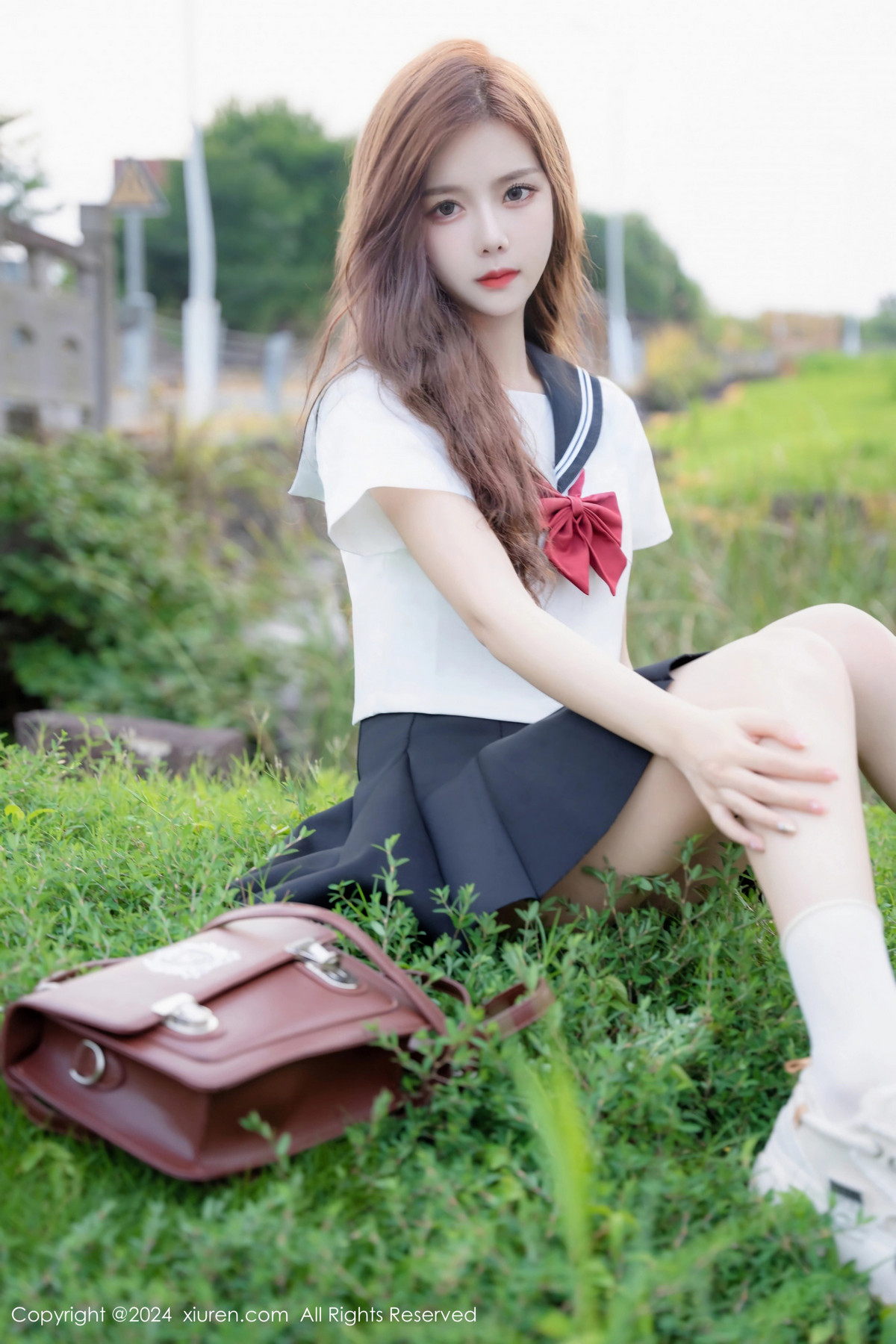 [XiuRen]高清写真图 2024.08.01 No.8948 拍黄瓜girl 制服美腿