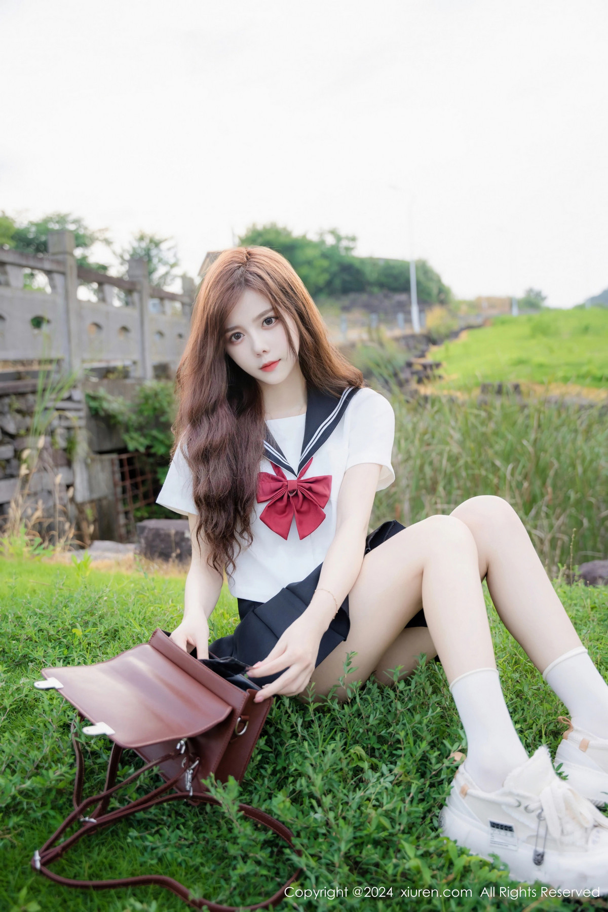 [XiuRen]高清写真图 2024.08.01 No.8948 拍黄瓜girl 制服美腿