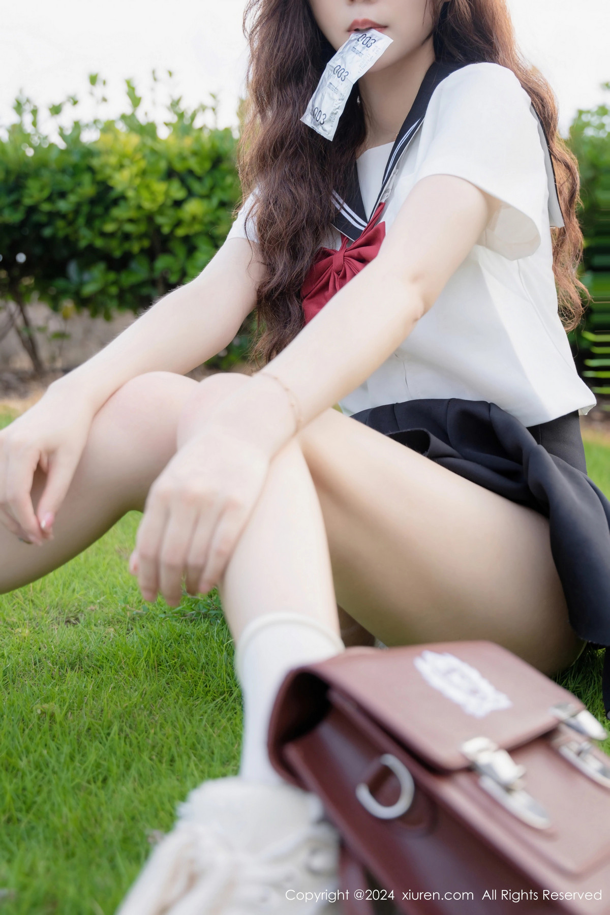 [XiuRen]高清写真图 2024.08.01 No.8948 拍黄瓜girl 制服美腿