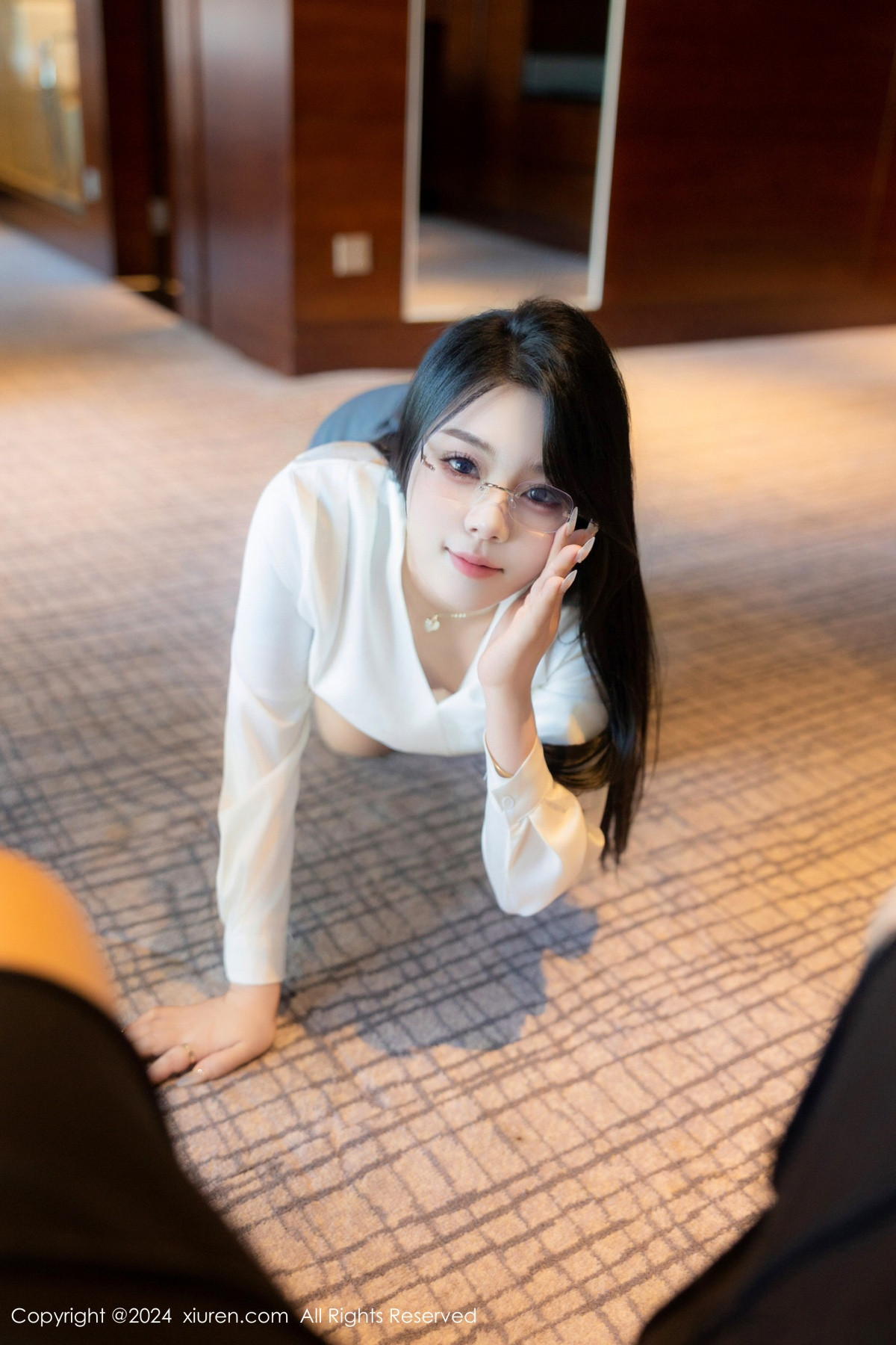 [XiuRen]高清写真图 2024.08.09 No.8989 麦田 丝袜美腿