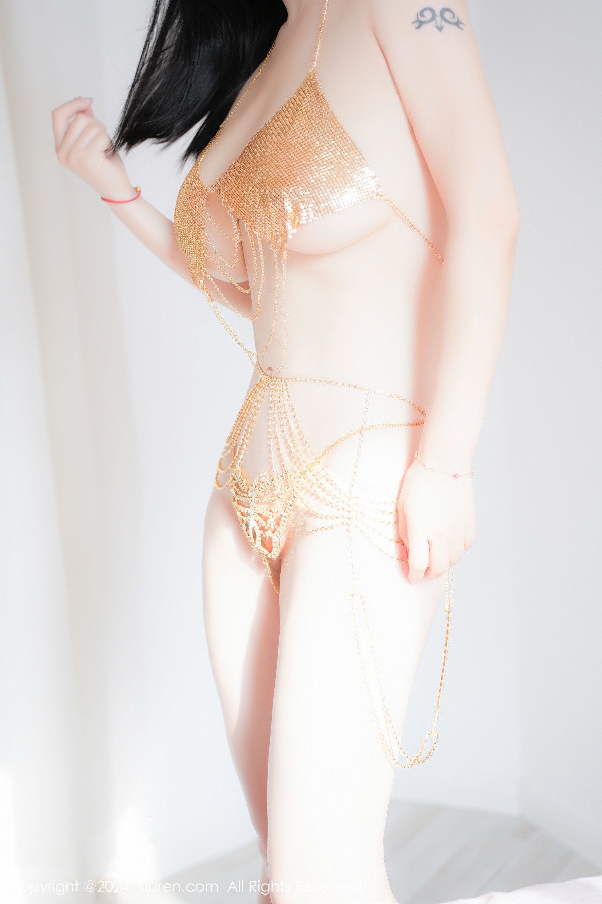 [XiuRen]高清写真图 2024.08.15 No.9015 雅茹老师 妩媚美腿