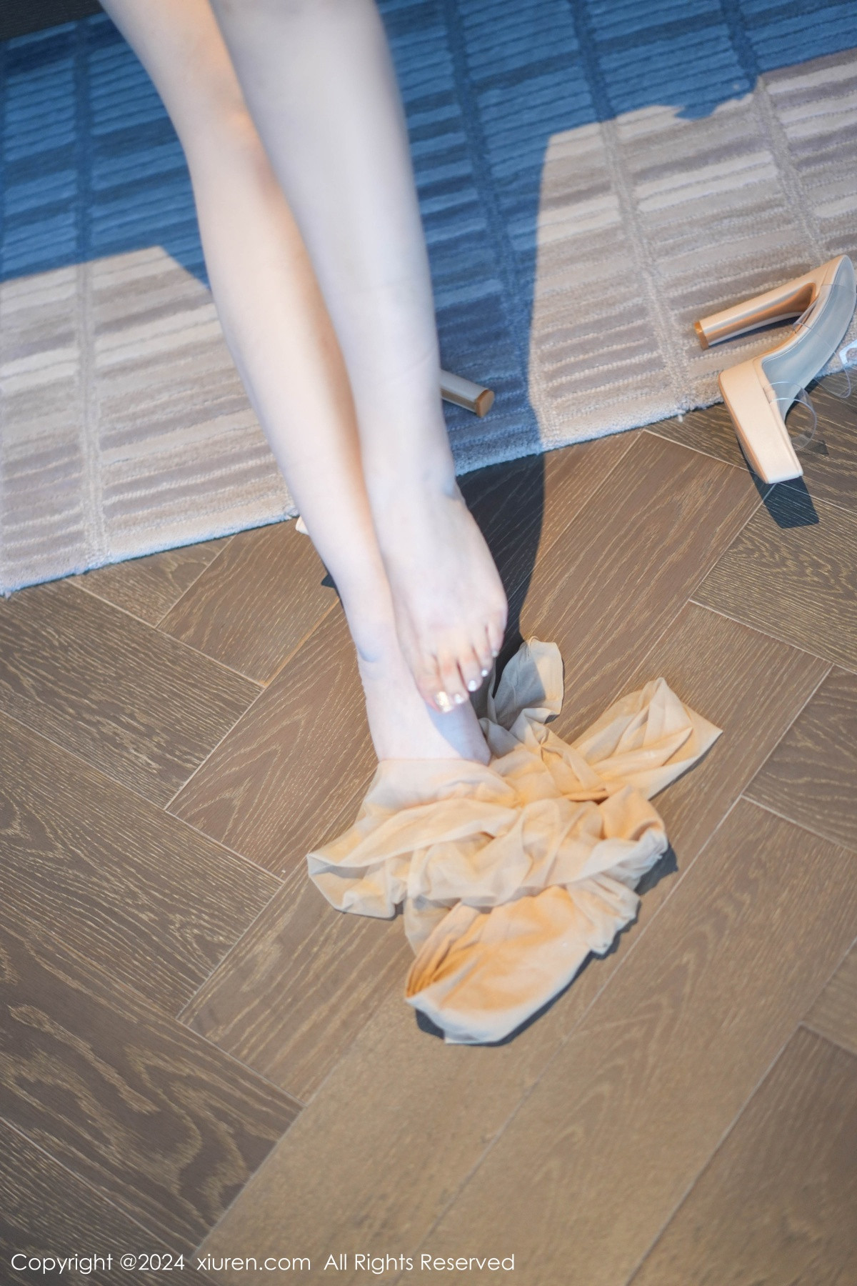 [XiuRen]高清写真图 2024.08.23 No.9058 允爾 美腿旗袍