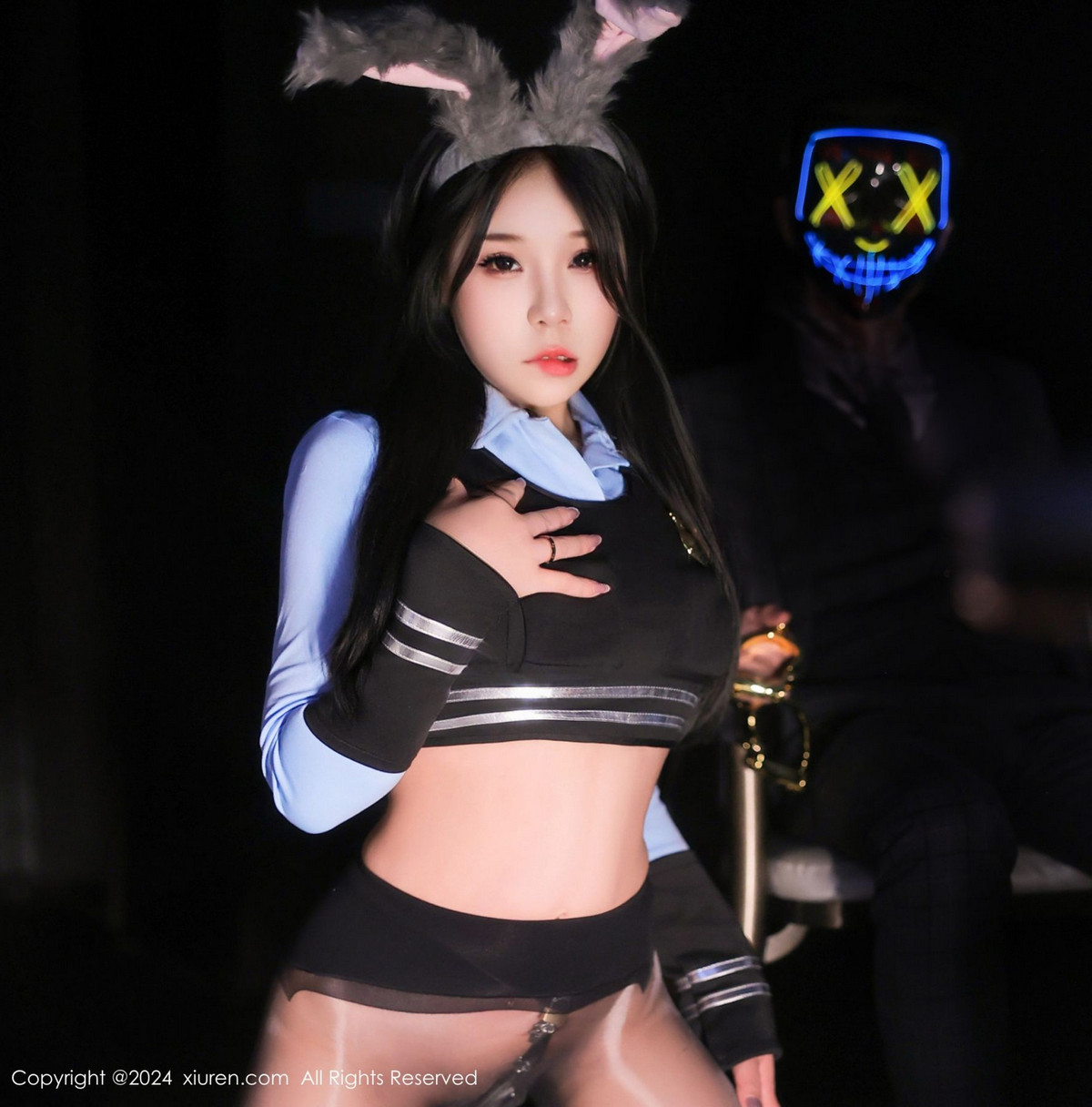 [XiuRen]高清写真图 2024.08.27 No.9071 麦田 黑丝美腿