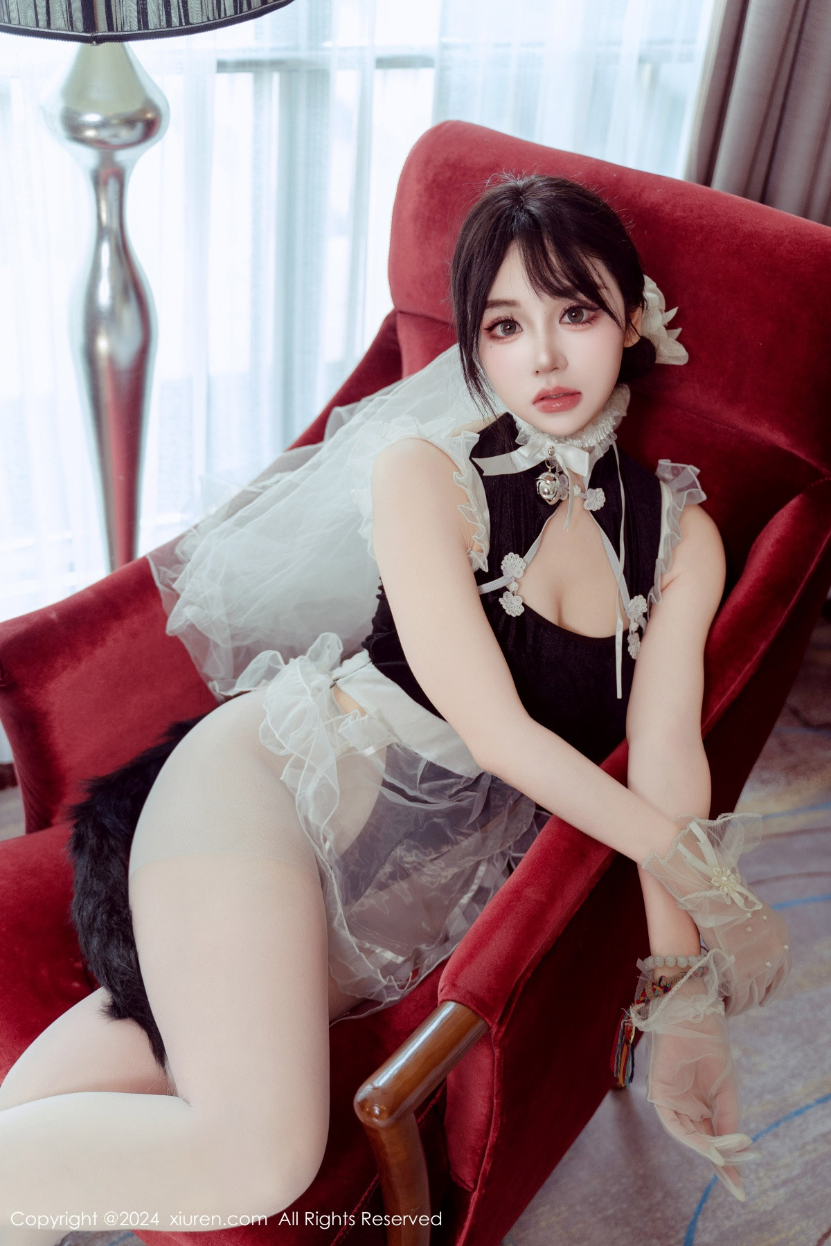 [XiuRen]高清写真图 2024.09.24 No.9197 汐汐爱吃草莓 丝袜美臀