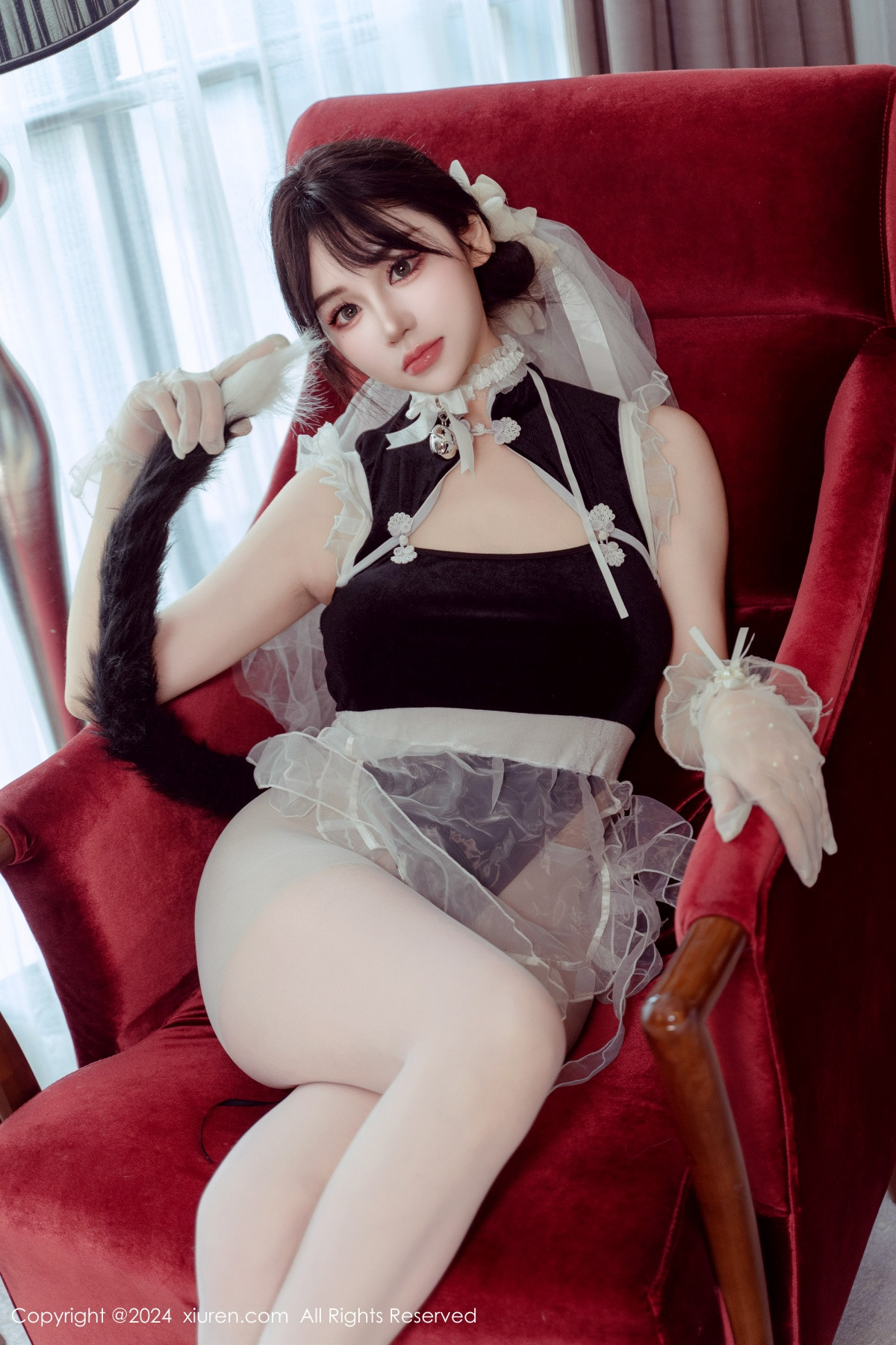 [XiuRen]高清写真图 2024.09.24 No.9197 汐汐爱吃草莓 丝袜美臀