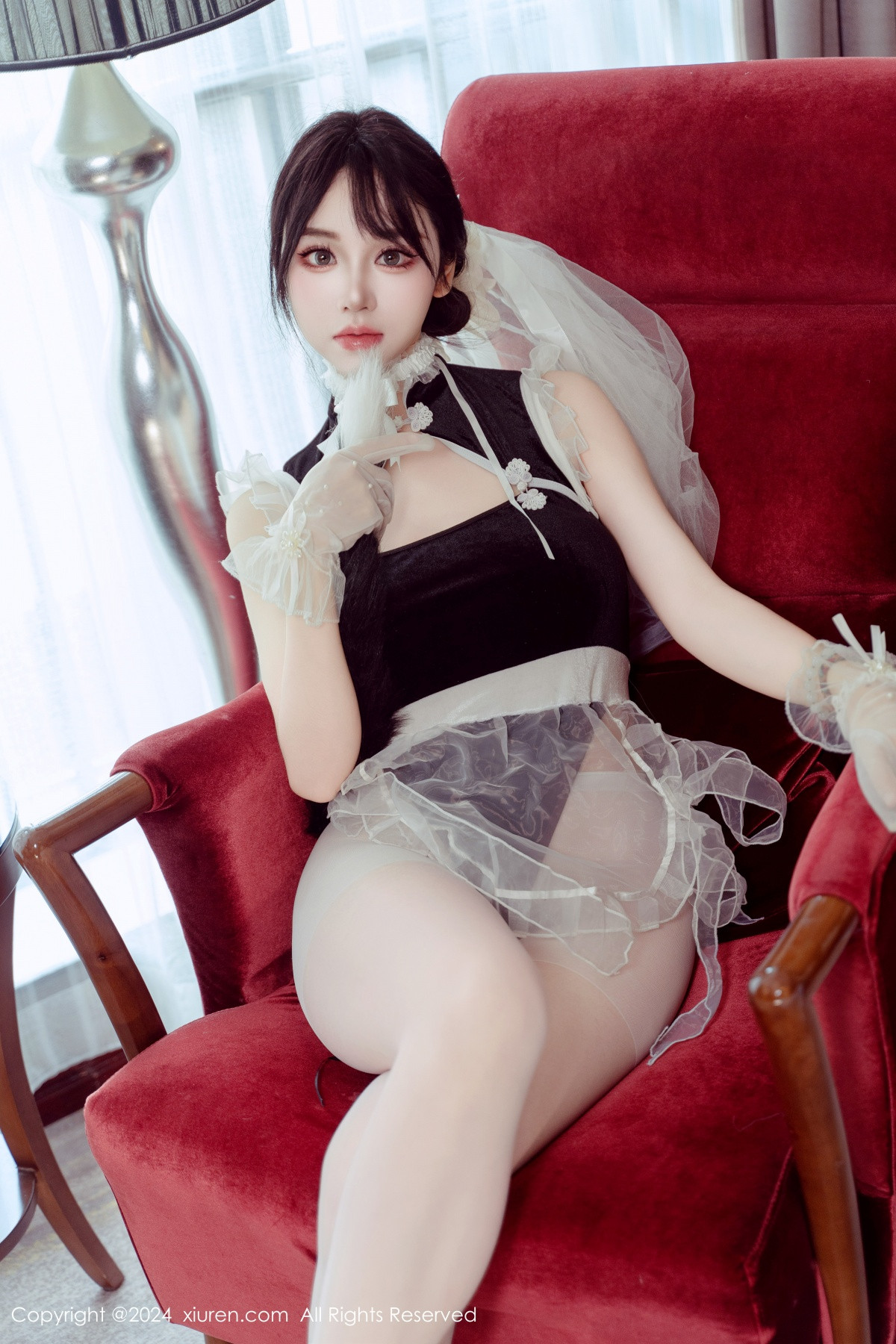 [XiuRen]高清写真图 2024.09.24 No.9197 汐汐爱吃草莓 丝袜美臀