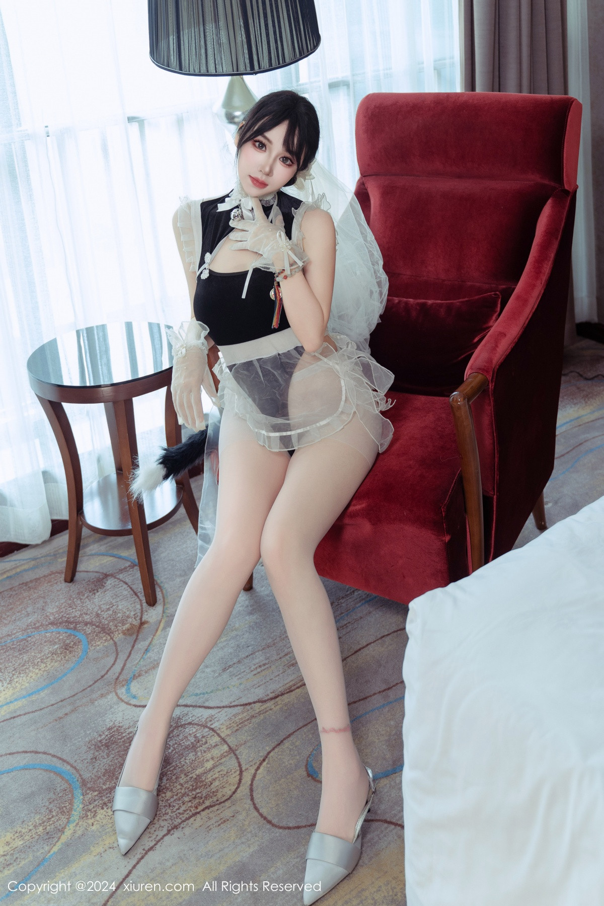 [XiuRen]高清写真图 2024.09.24 No.9197 汐汐爱吃草莓 丝袜美臀