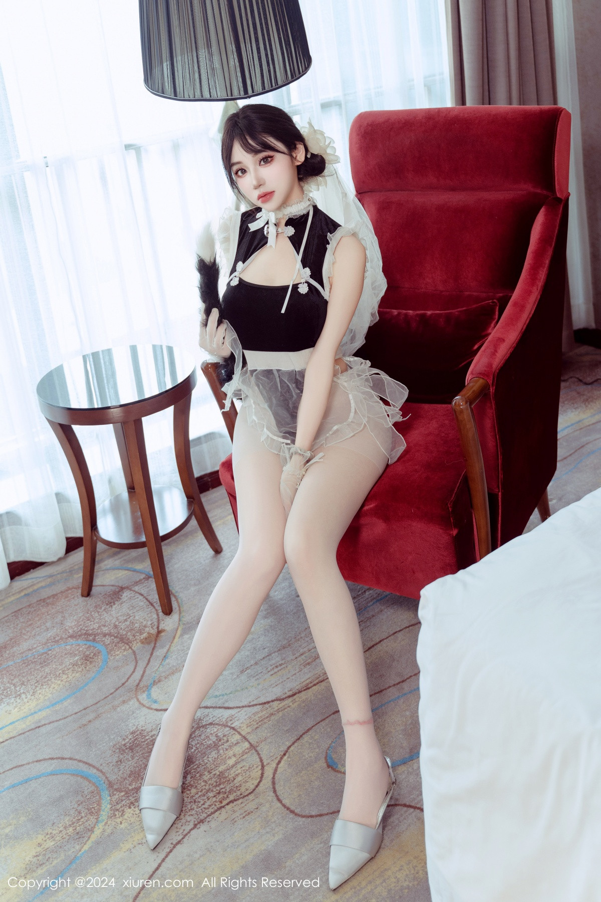 [XiuRen]高清写真图 2024.09.24 No.9197 汐汐爱吃草莓 丝袜美臀