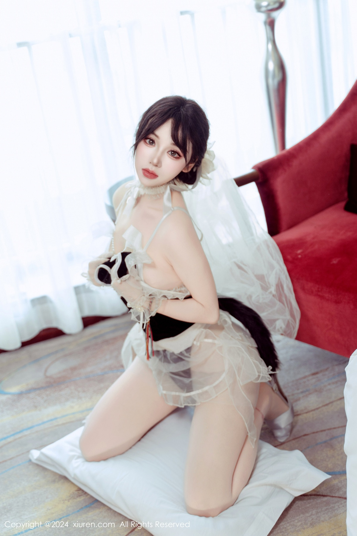 [XiuRen]高清写真图 2024.09.24 No.9197 汐汐爱吃草莓 丝袜美臀
