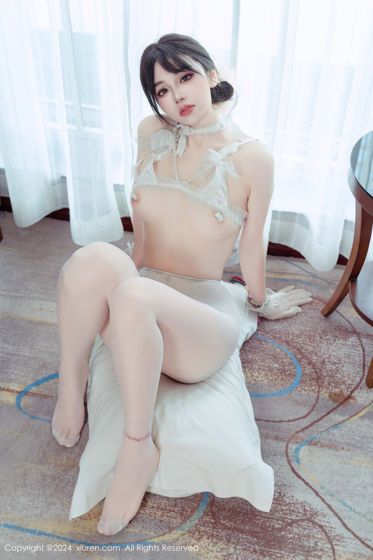 [XiuRen]高清写真图 2024.09.24 No.9197 汐汐爱吃草莓 丝袜美臀
