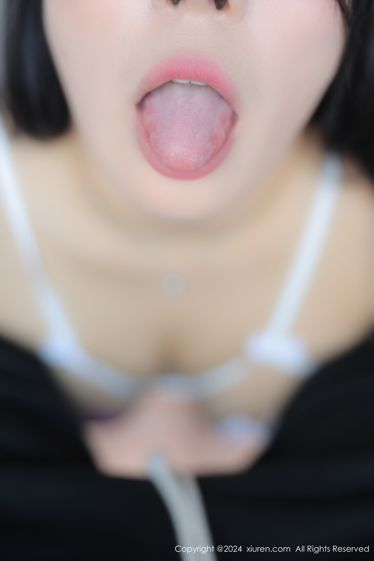 [XiuRen]高清写真图 2024.09.27 No.9221 麦田 丝袜美腿