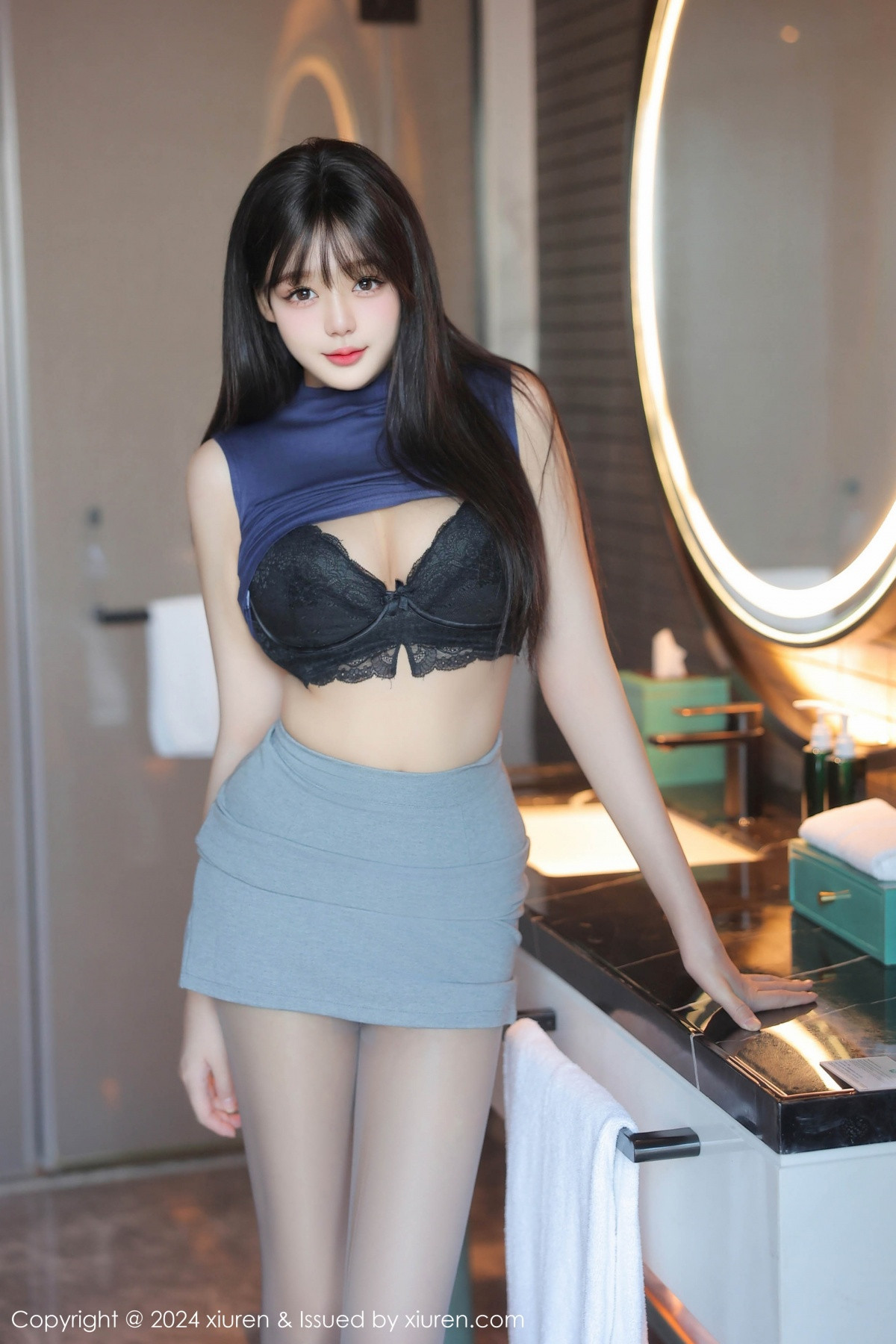 [XiuRen]高清写真图 2024.09.30 No.9233 柚柚小奶瓶 美腿短裙