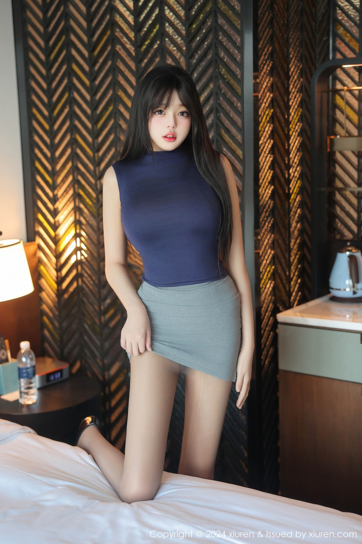 [XiuRen]高清写真图 2024.09.30 No.9233 柚柚小奶瓶 美腿短裙