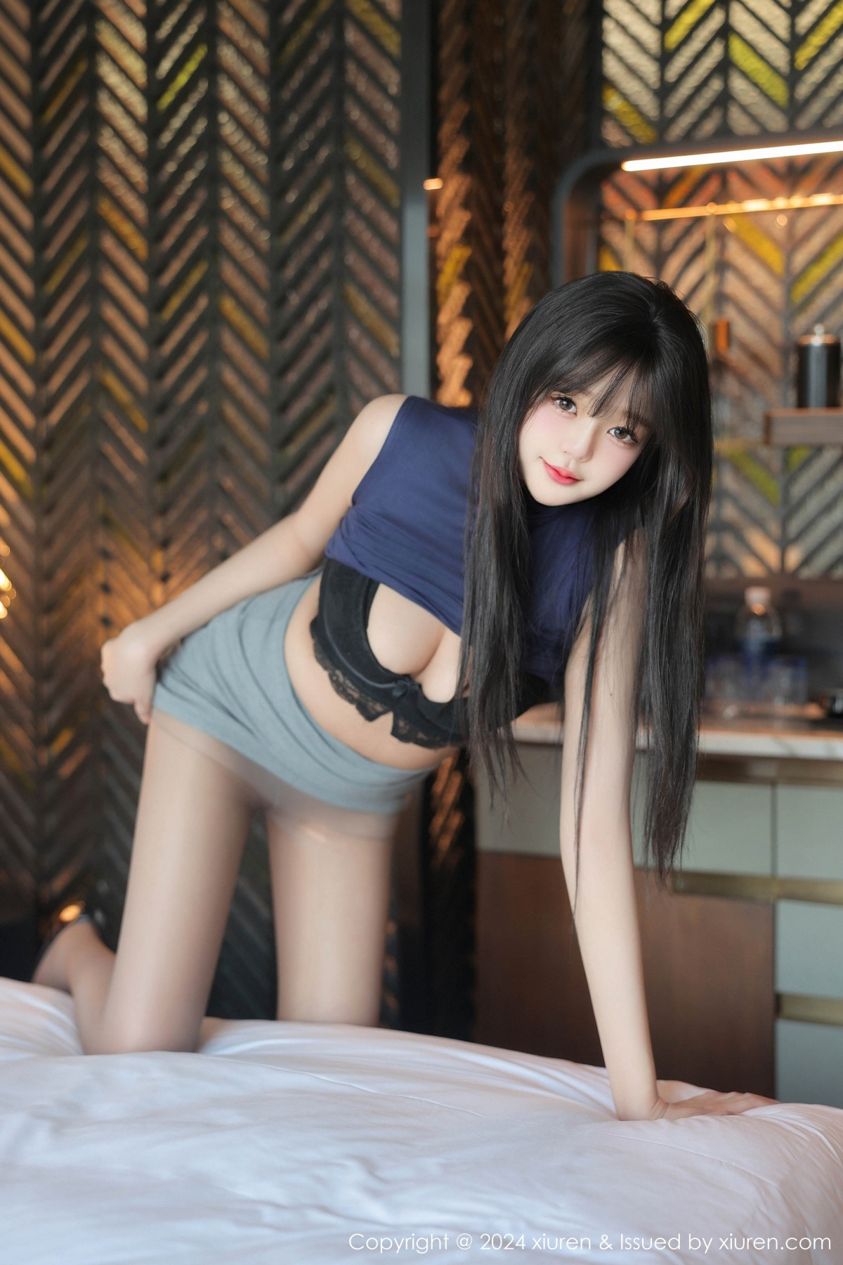 [XiuRen]高清写真图 2024.09.30 No.9233 柚柚小奶瓶 美腿短裙