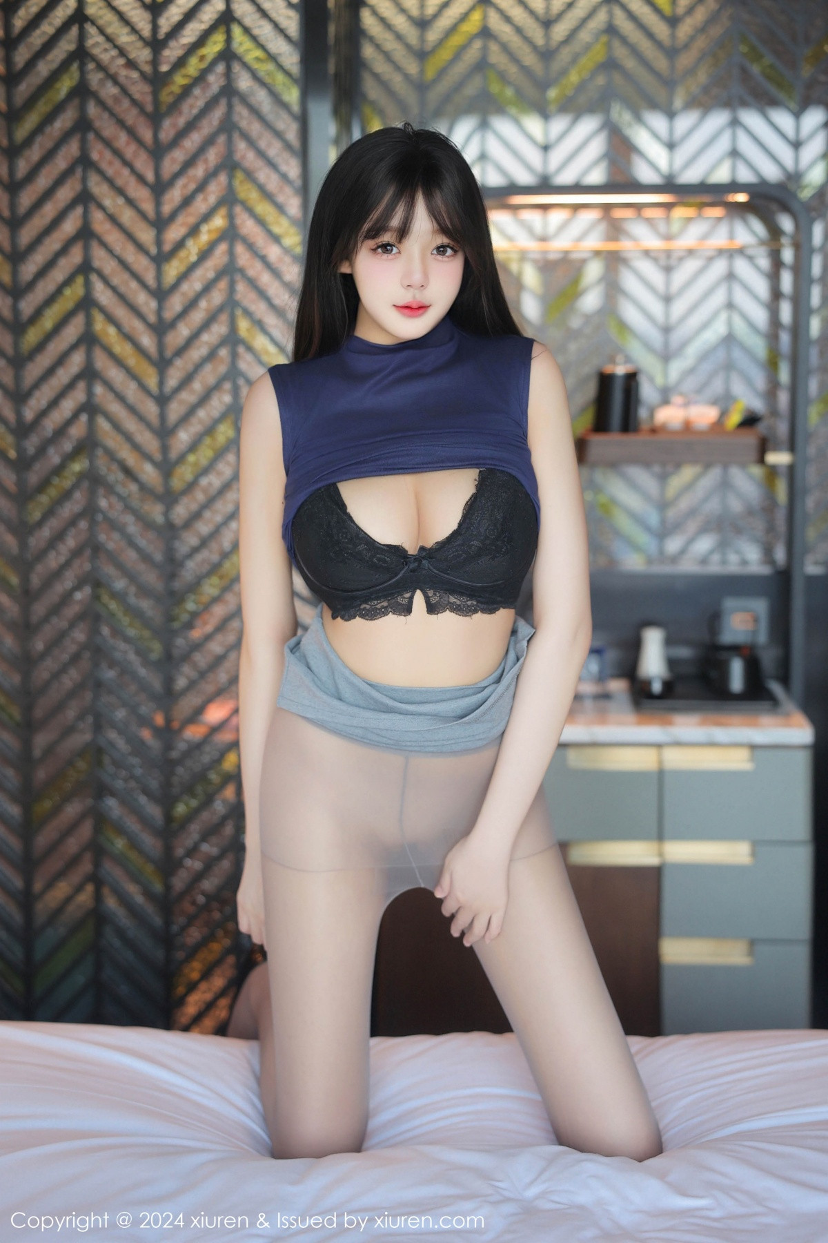 [XiuRen]高清写真图 2024.09.30 No.9233 柚柚小奶瓶 美腿短裙