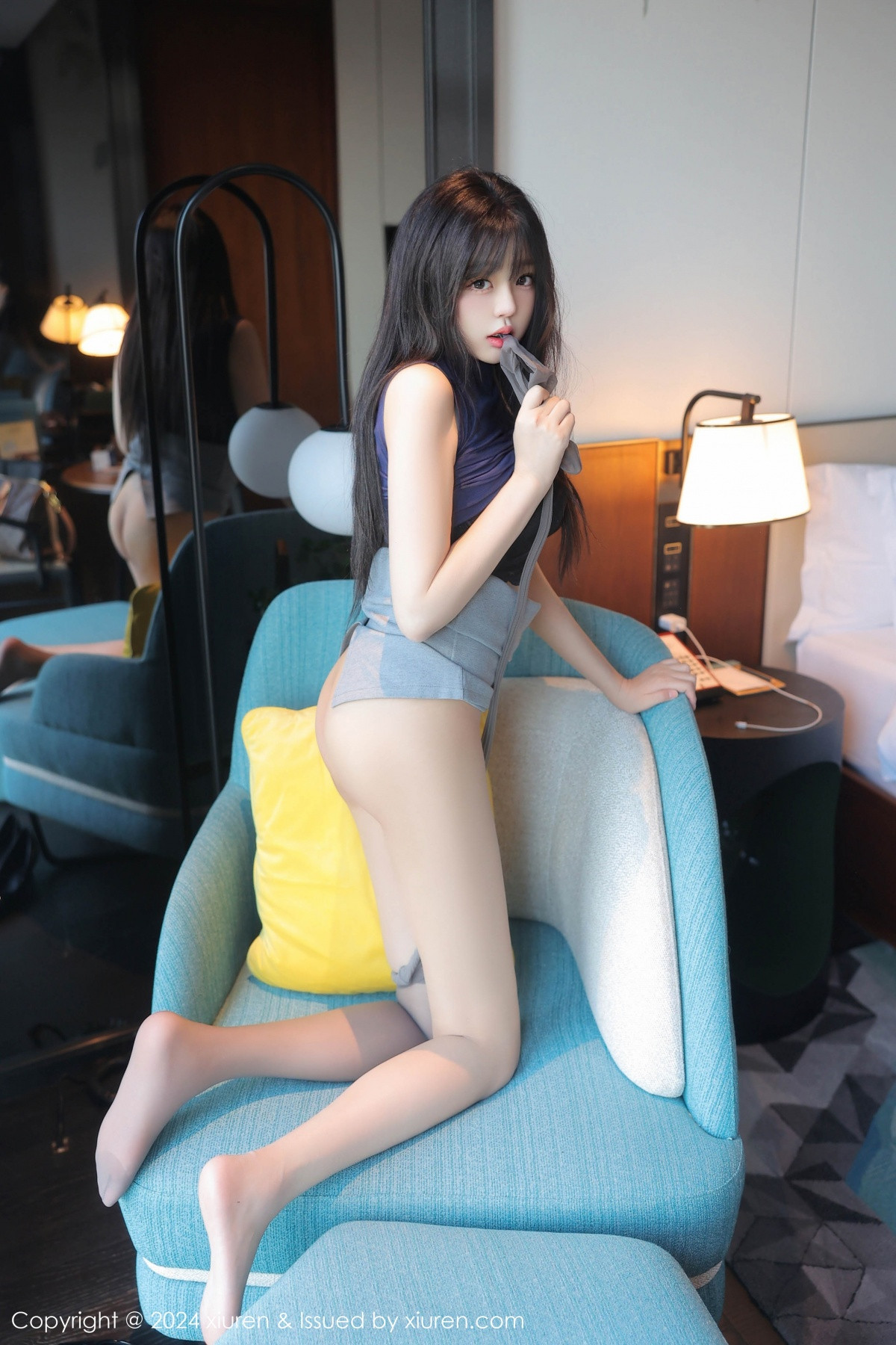 [XiuRen]高清写真图 2024.09.30 No.9233 柚柚小奶瓶 美腿短裙