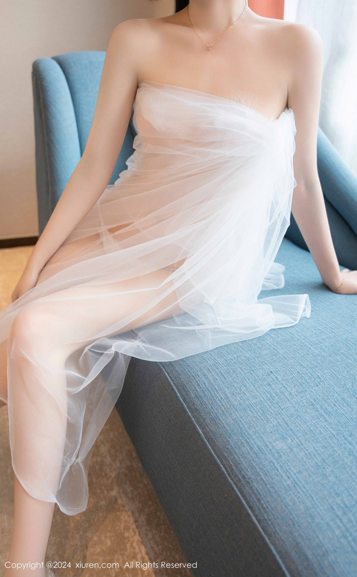 [XiuRen]高清写真图 2024.10.21 No.9318 白芷yy 性感美腿