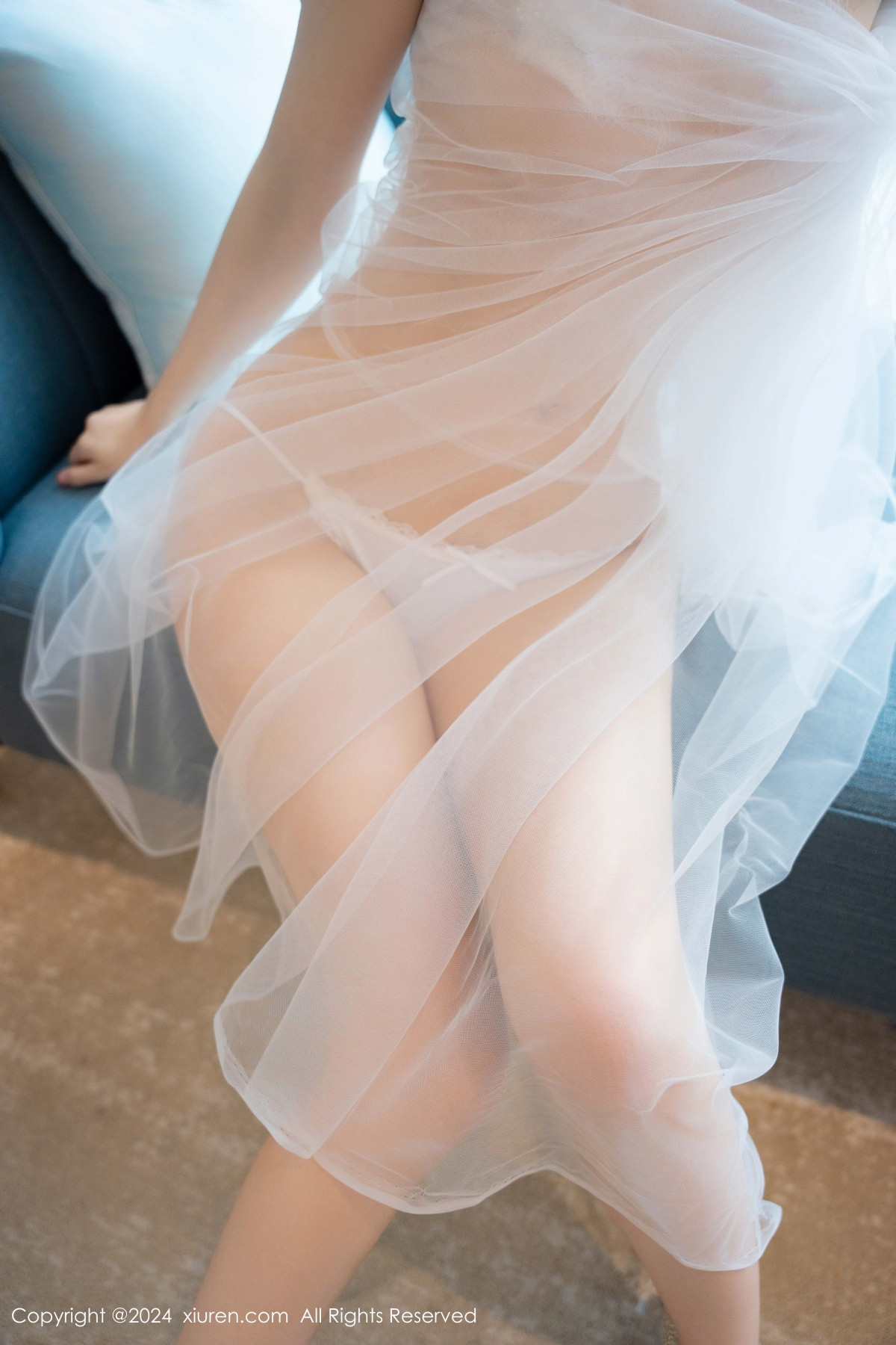 [XiuRen]高清写真图 2024.10.21 No.9318 白芷yy 性感美腿
