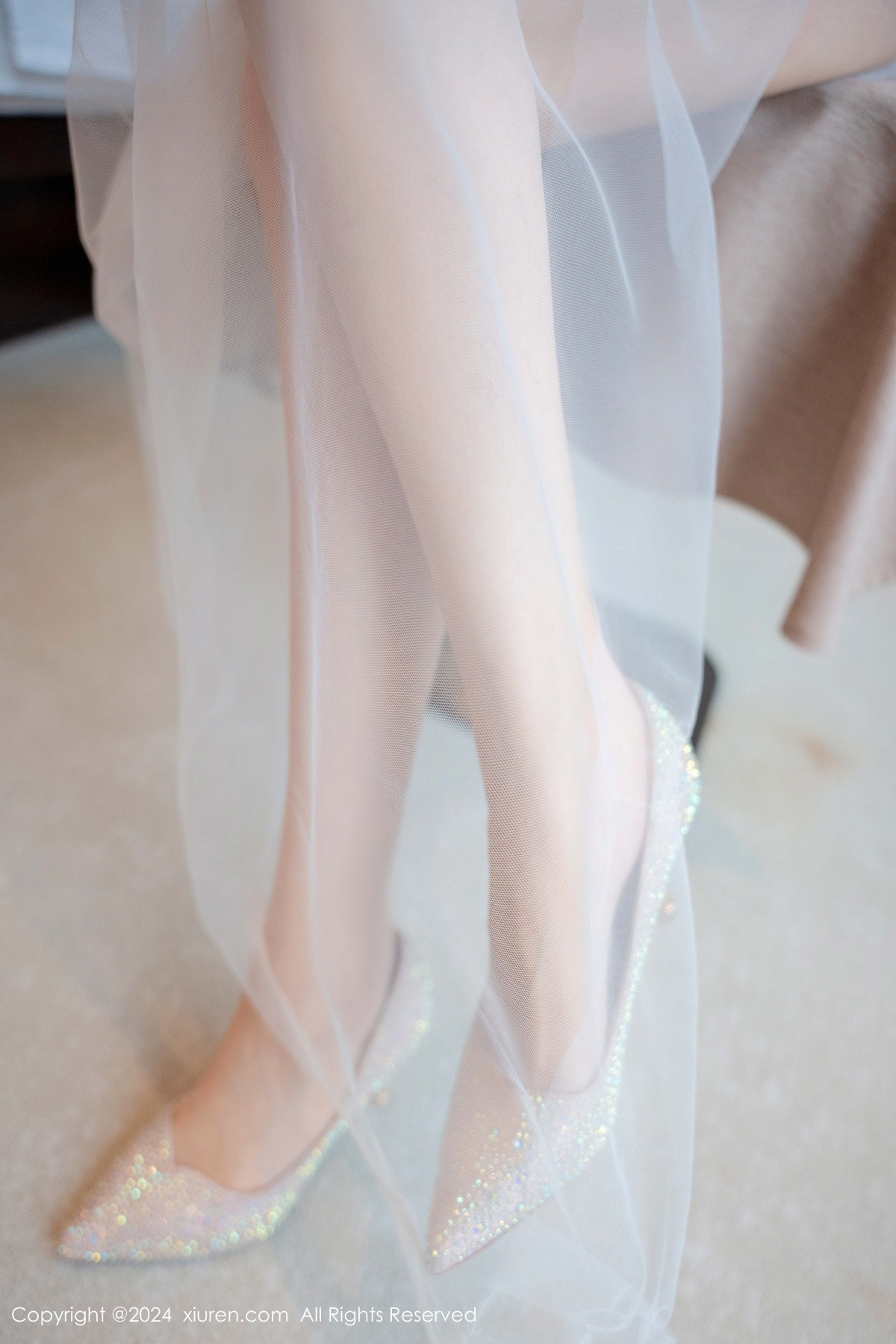 [XiuRen]高清写真图 2024.10.21 No.9318 白芷yy 性感美腿
