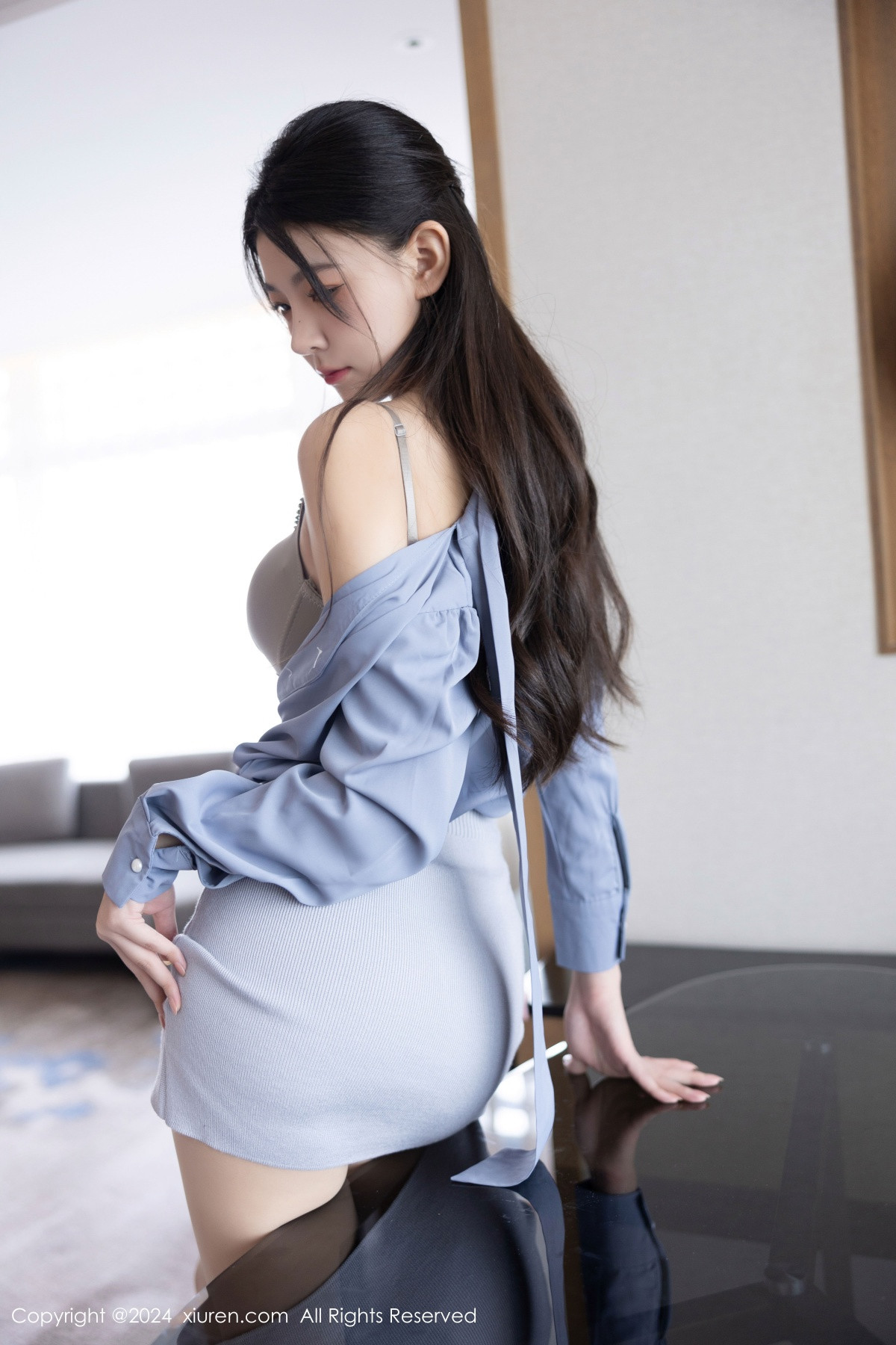 [XiuRen]高清写真图 2024.10.23 No.9333 初梦瑶 丝袜美腿