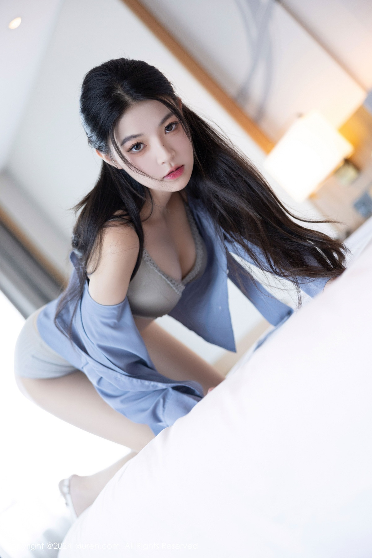 [XiuRen]高清写真图 2024.10.23 No.9333 初梦瑶 丝袜美腿