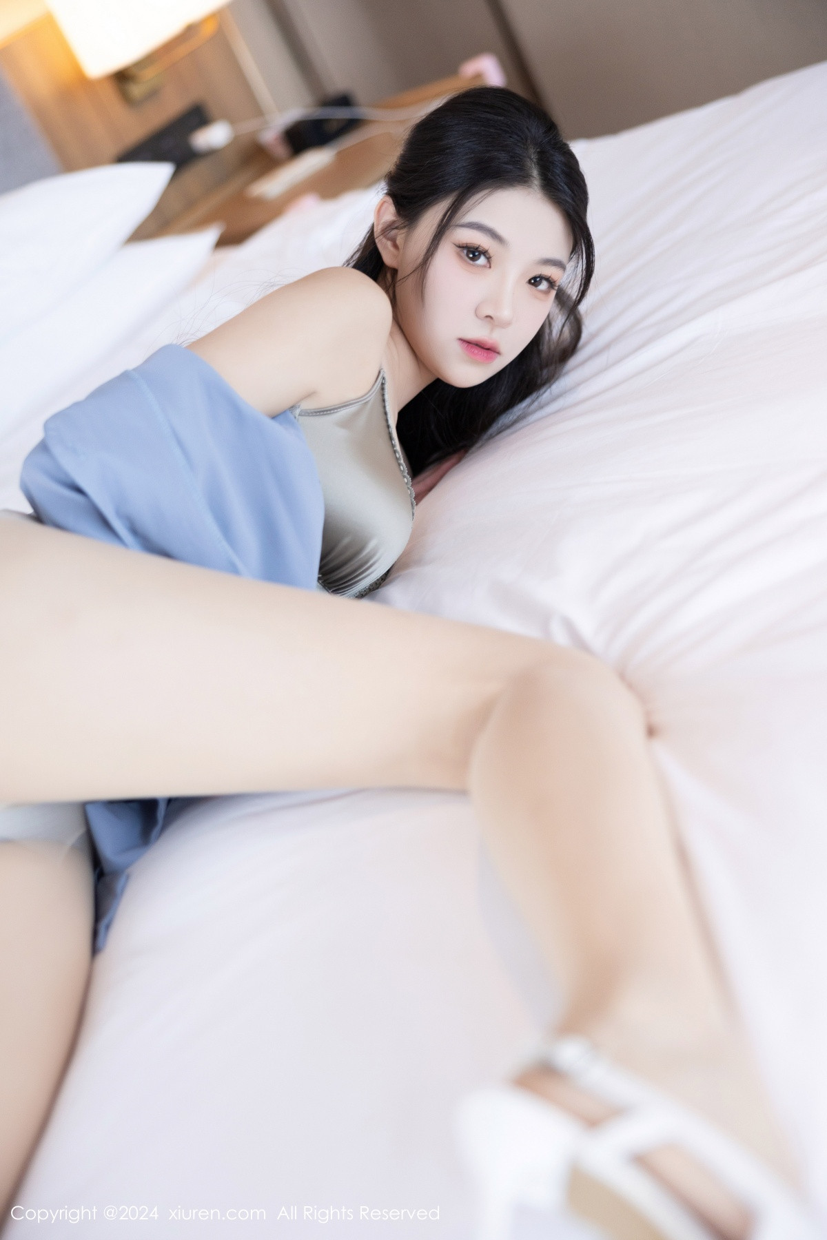 [XiuRen]高清写真图 2024.10.23 No.9333 初梦瑶 丝袜美腿