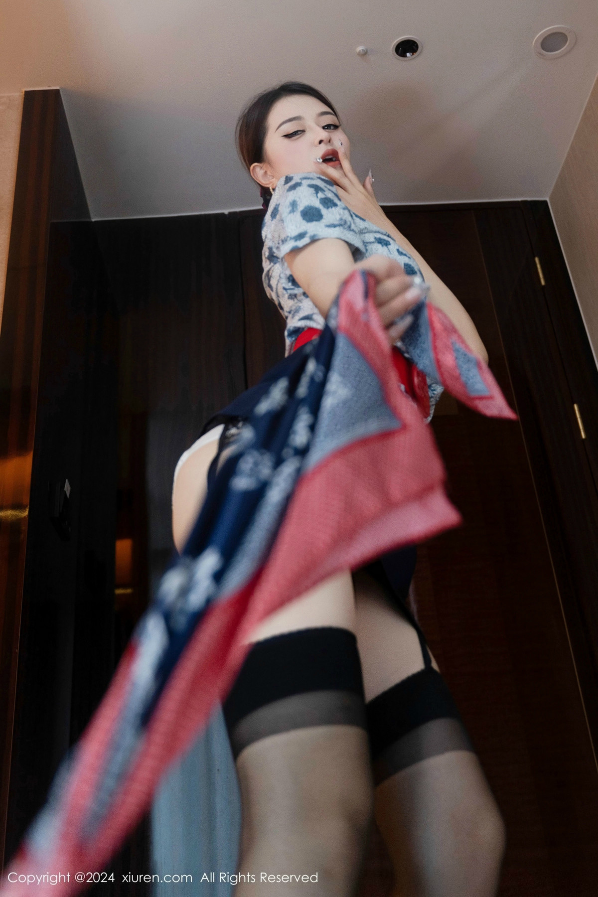 [XiuRen]高清写真图 2024.11.18 No.9459 灿宝 黑丝美腿