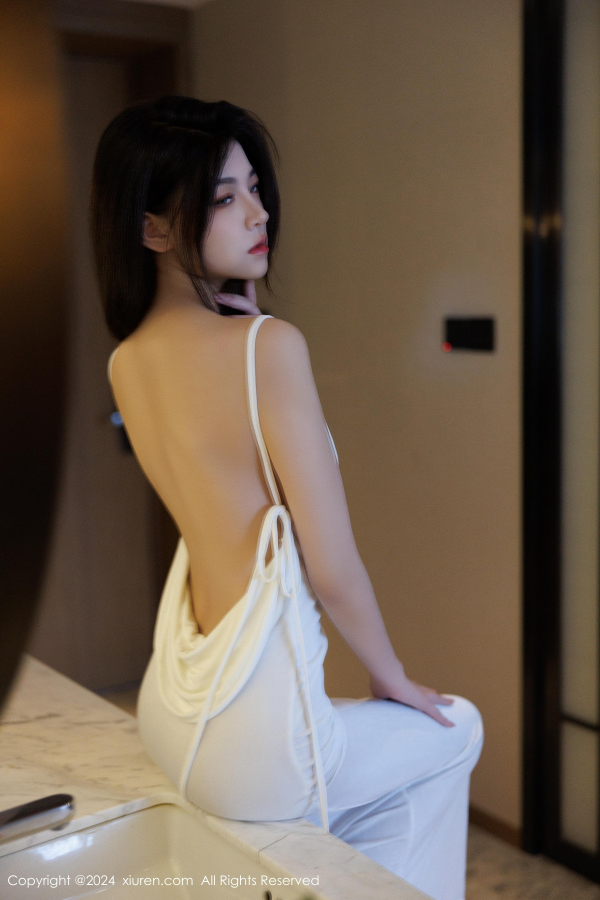 [XiuRen]高清写真图 2024.11.25 No.9499 初梦瑶 黑丝美腿