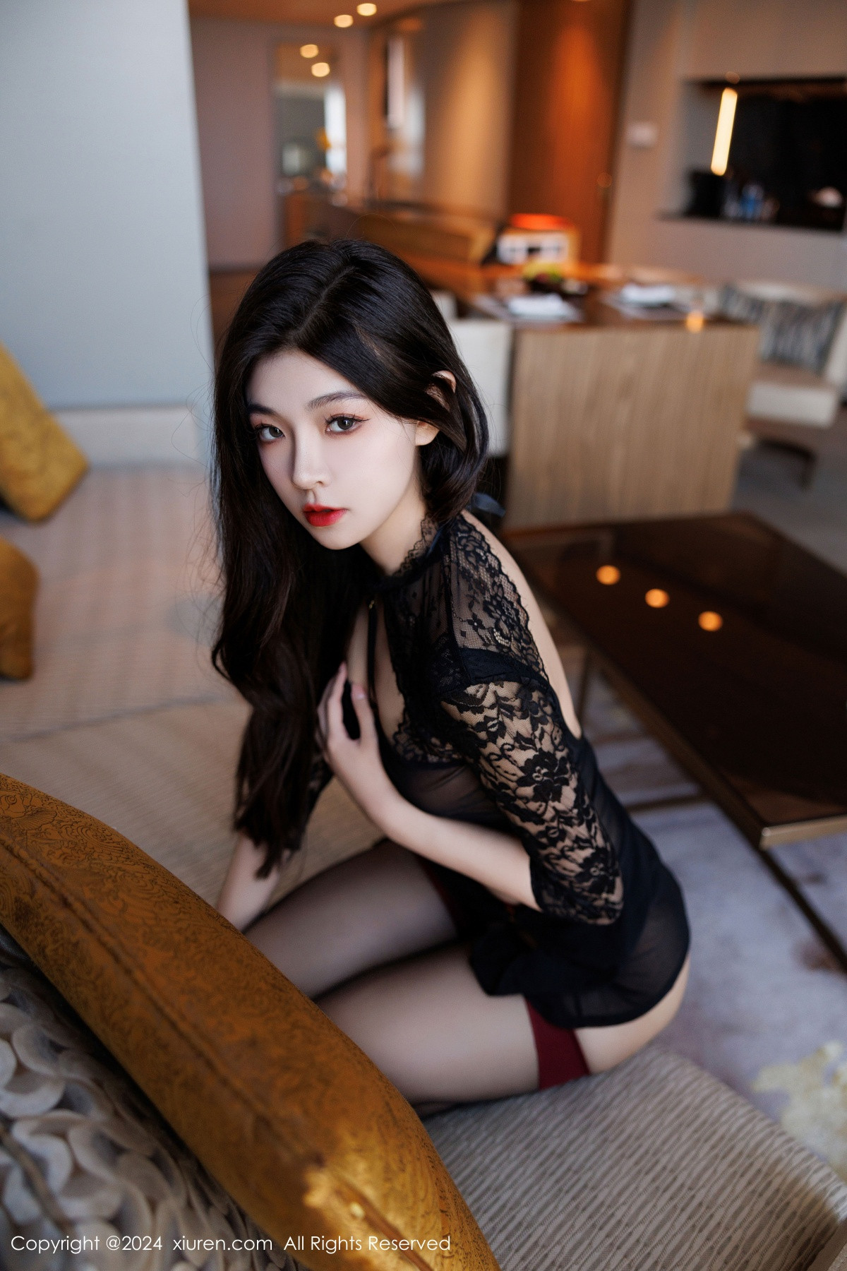 [XiuRen]高清写真图 2024.11.25 No.9499 初梦瑶 黑丝美腿