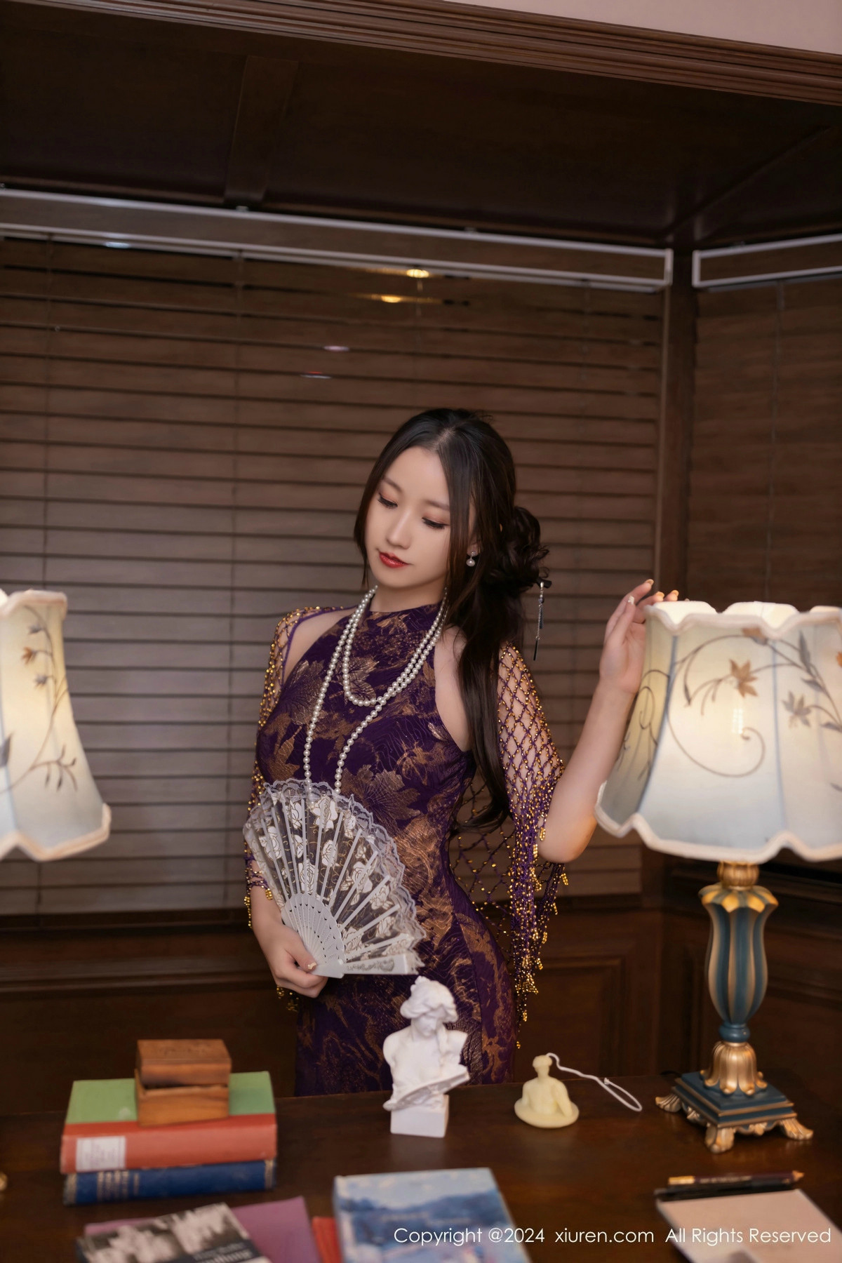 [XiuRen]高清写真图 2024.11.27 No.9513 杏子Yada 丝袜美腿