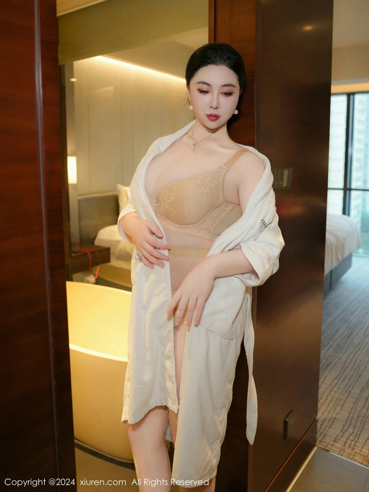 [XiuRen]高清写真图 2024.12.02 No.9534 风景尤美 丰腴美臀