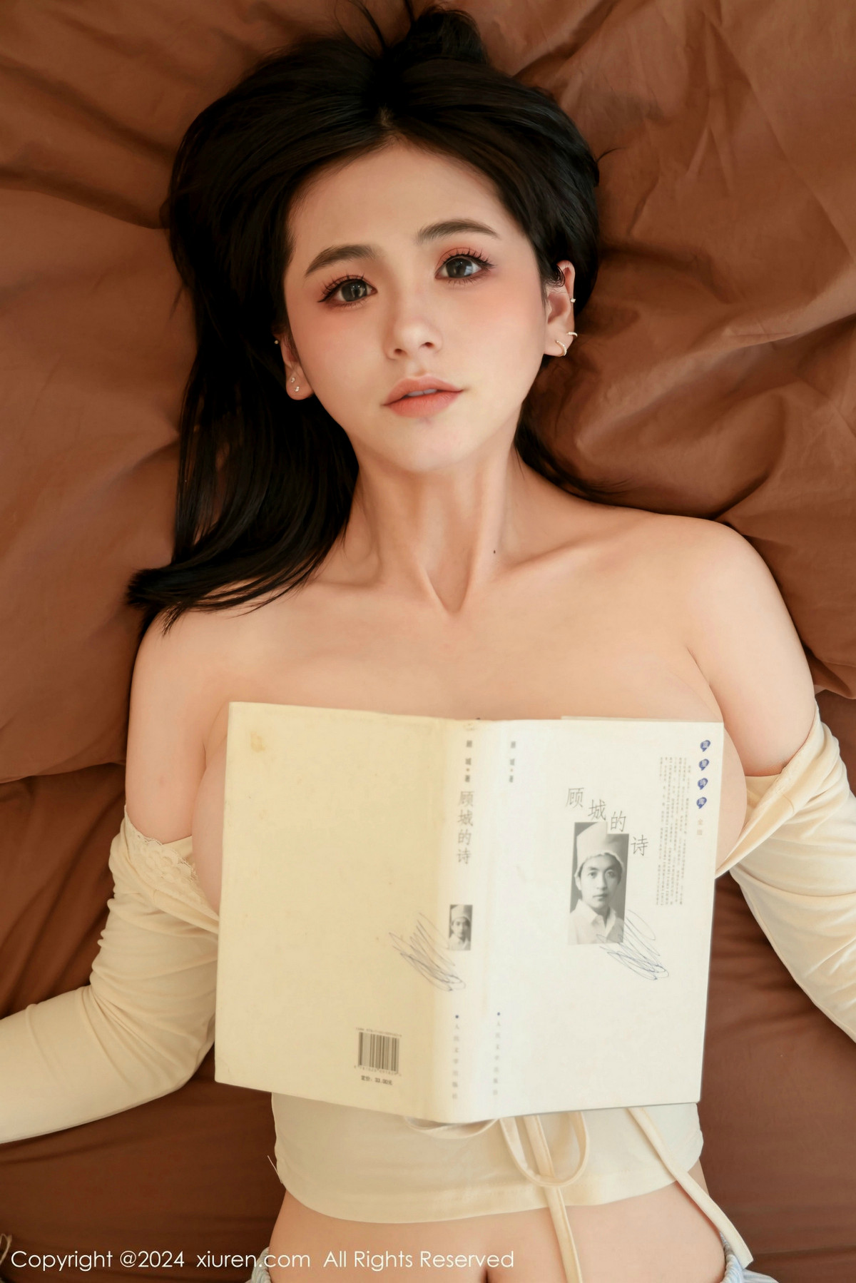 [XiuRen]高清写真图 2024.12.05 No.9551 奶芙乔乔 美腿清纯