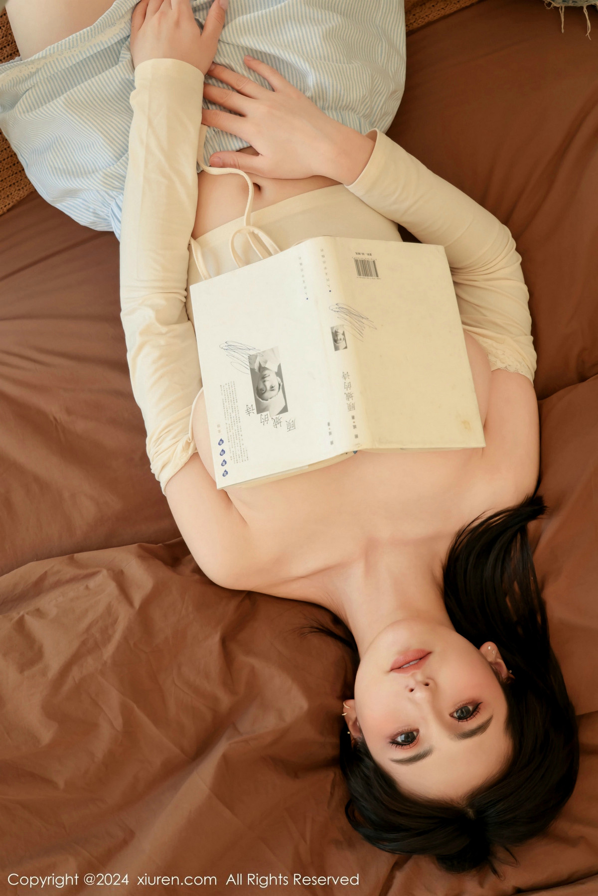 [XiuRen]高清写真图 2024.12.05 No.9551 奶芙乔乔 美腿清纯