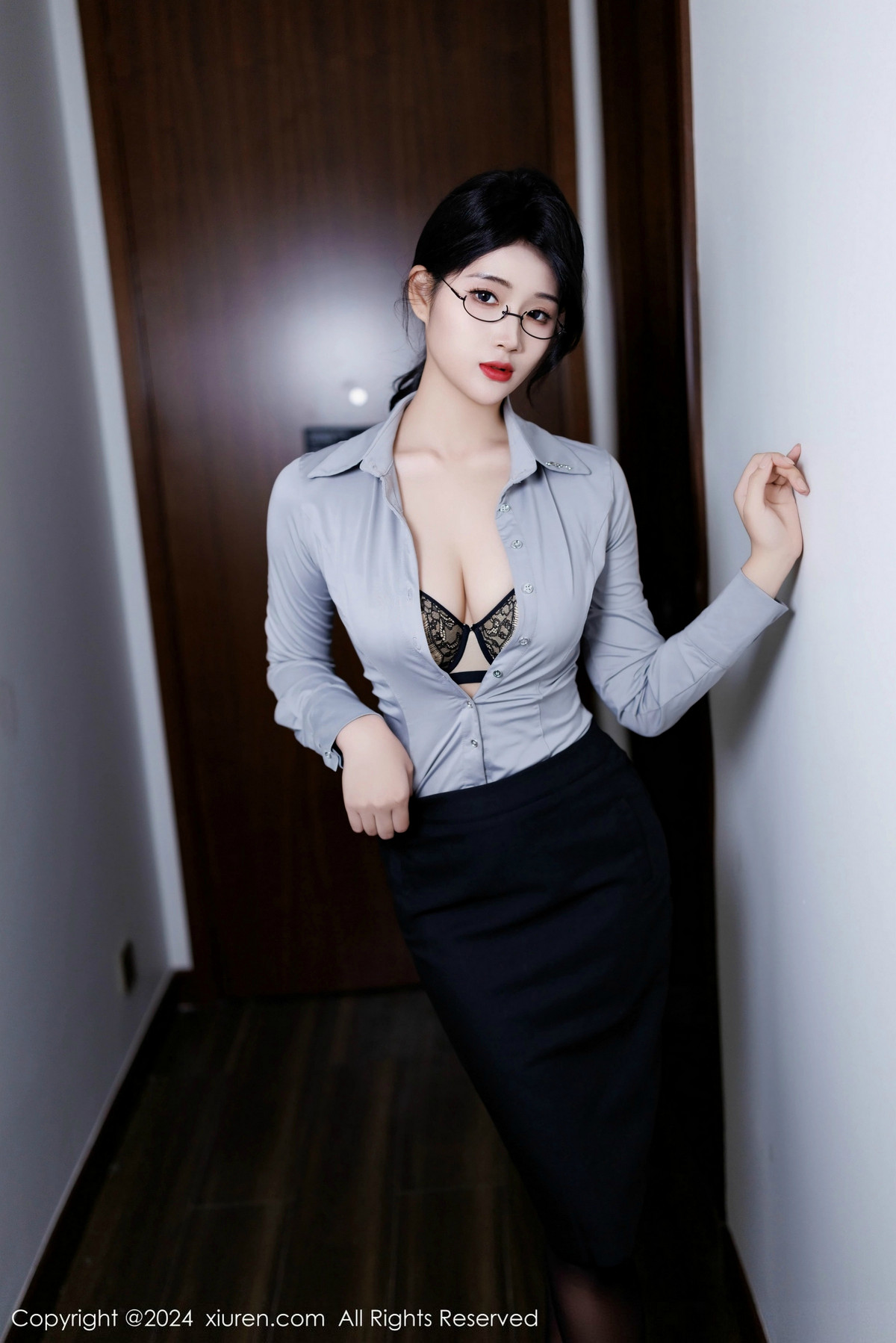 [XiuRen]高清写真图 2024.12.09 No.9567 南乔 OL美腿